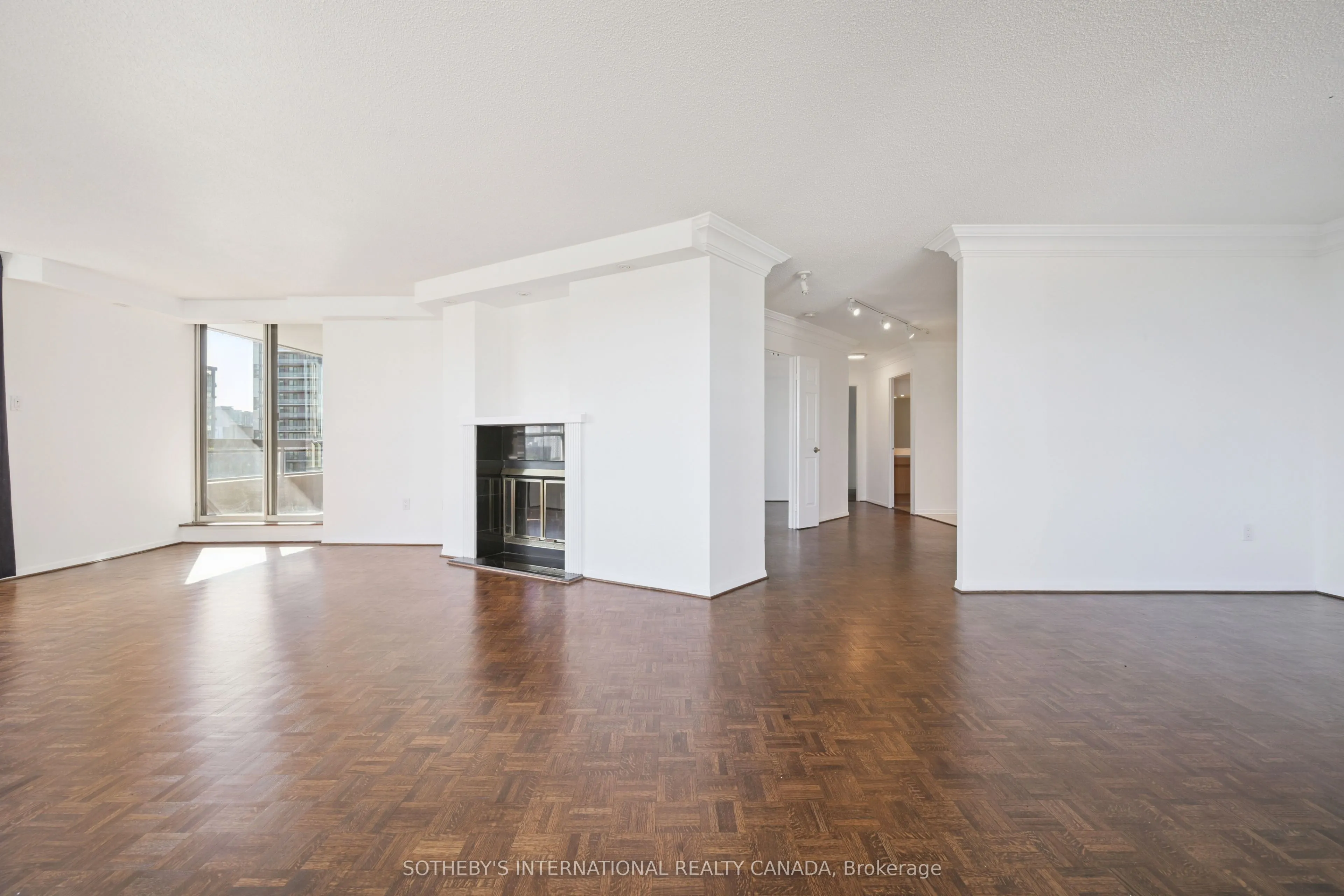 130 Carlton Street, #1104