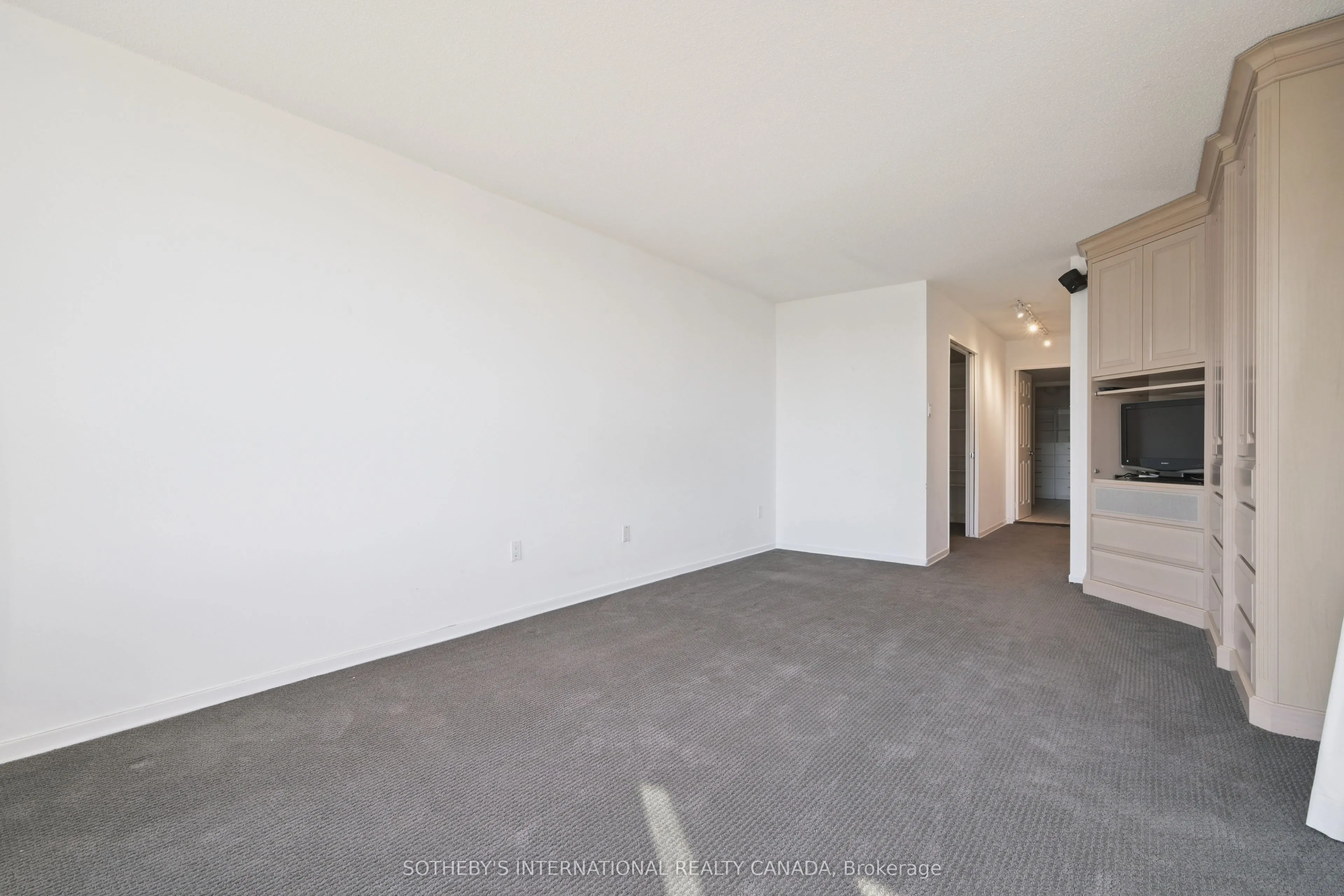 130 Carlton Street, #1104