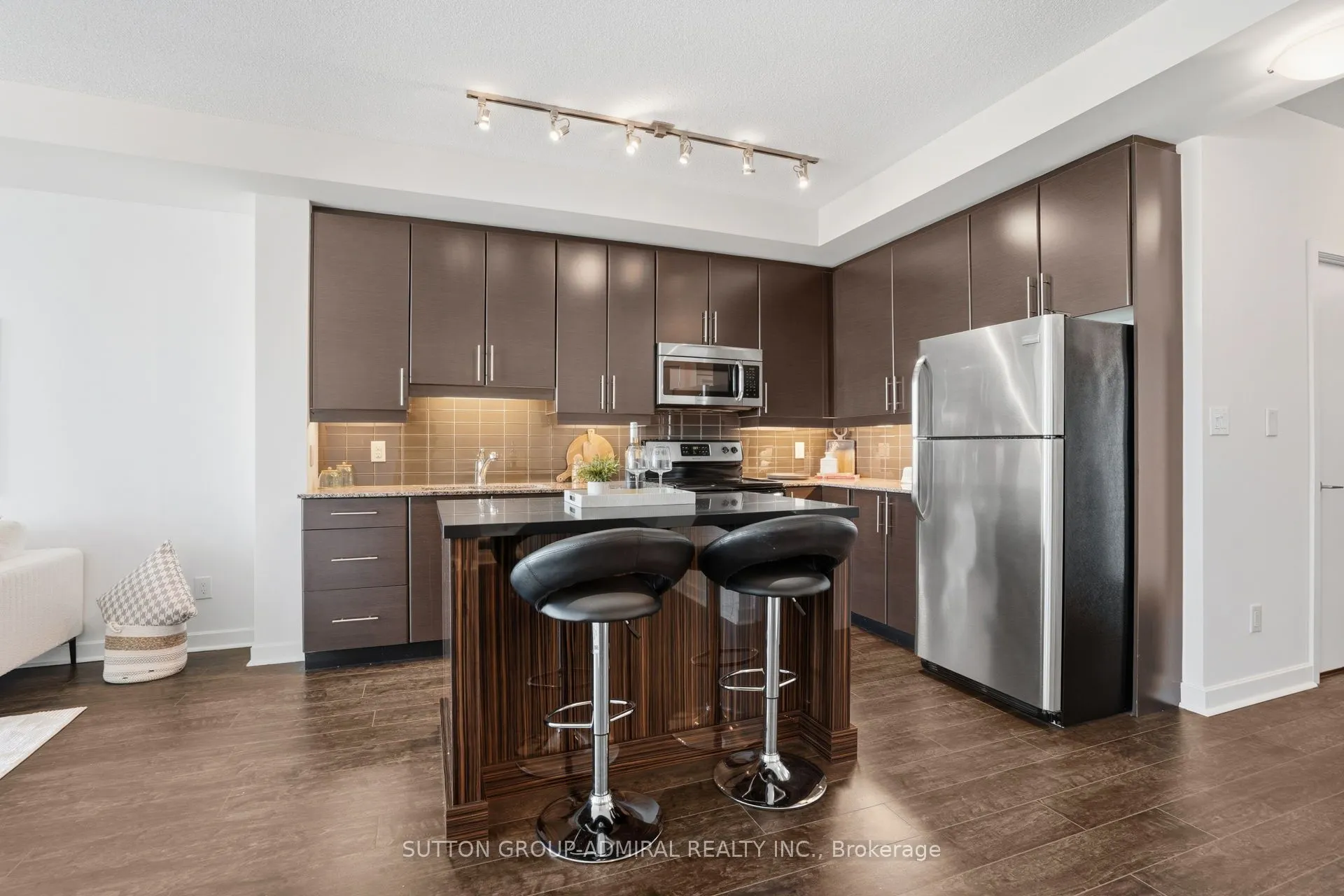 33 Bay Street, #1810