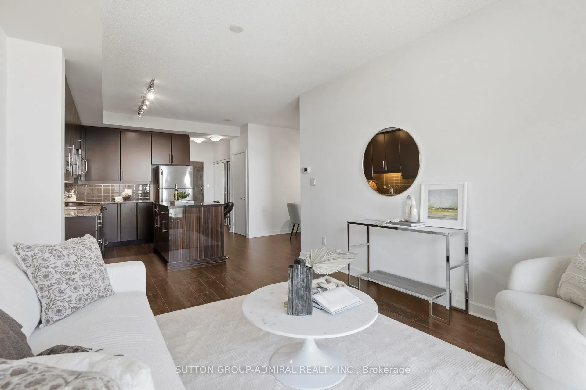 33 Bay Street, #1810