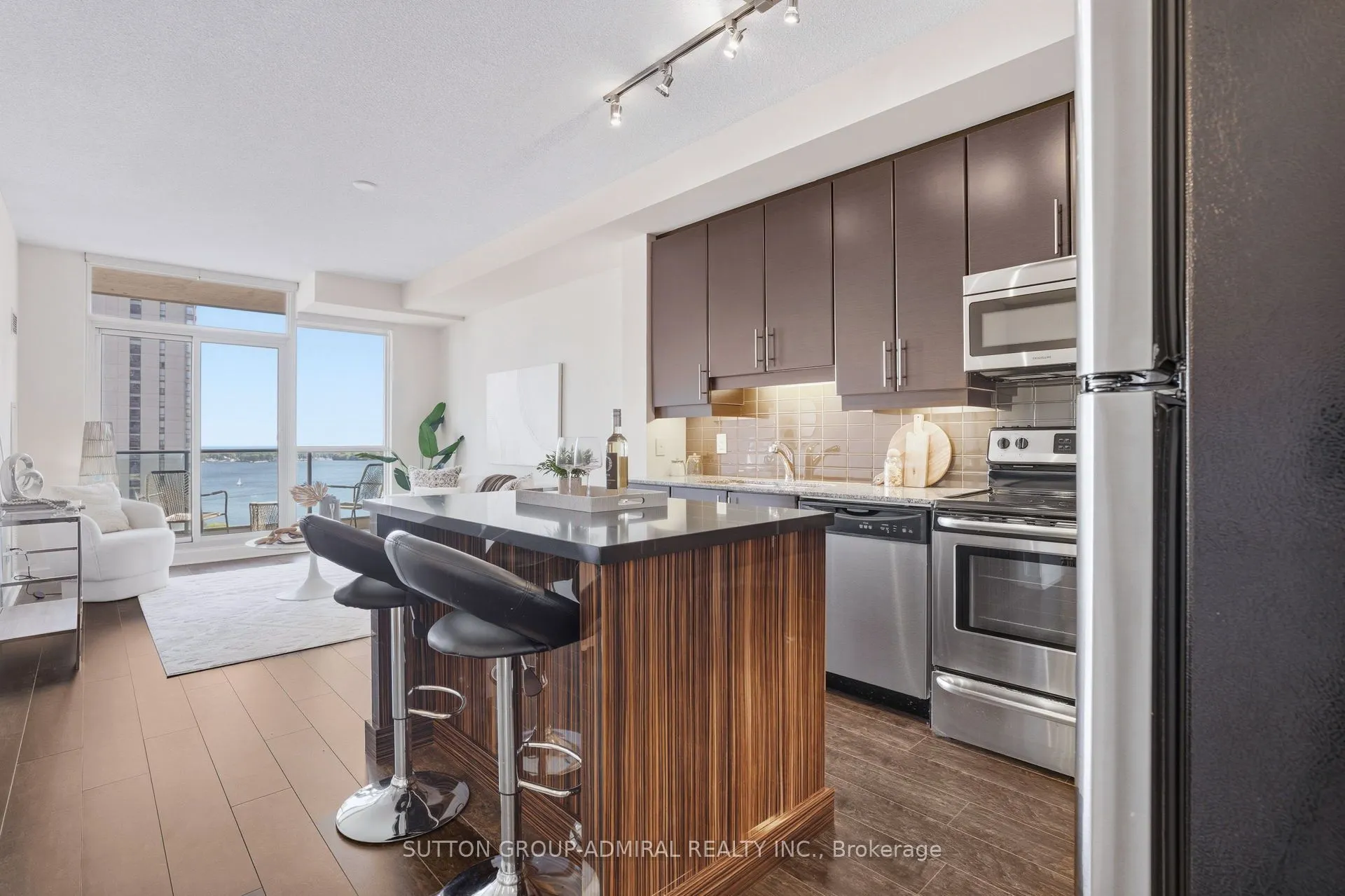 33 Bay Street, #1810