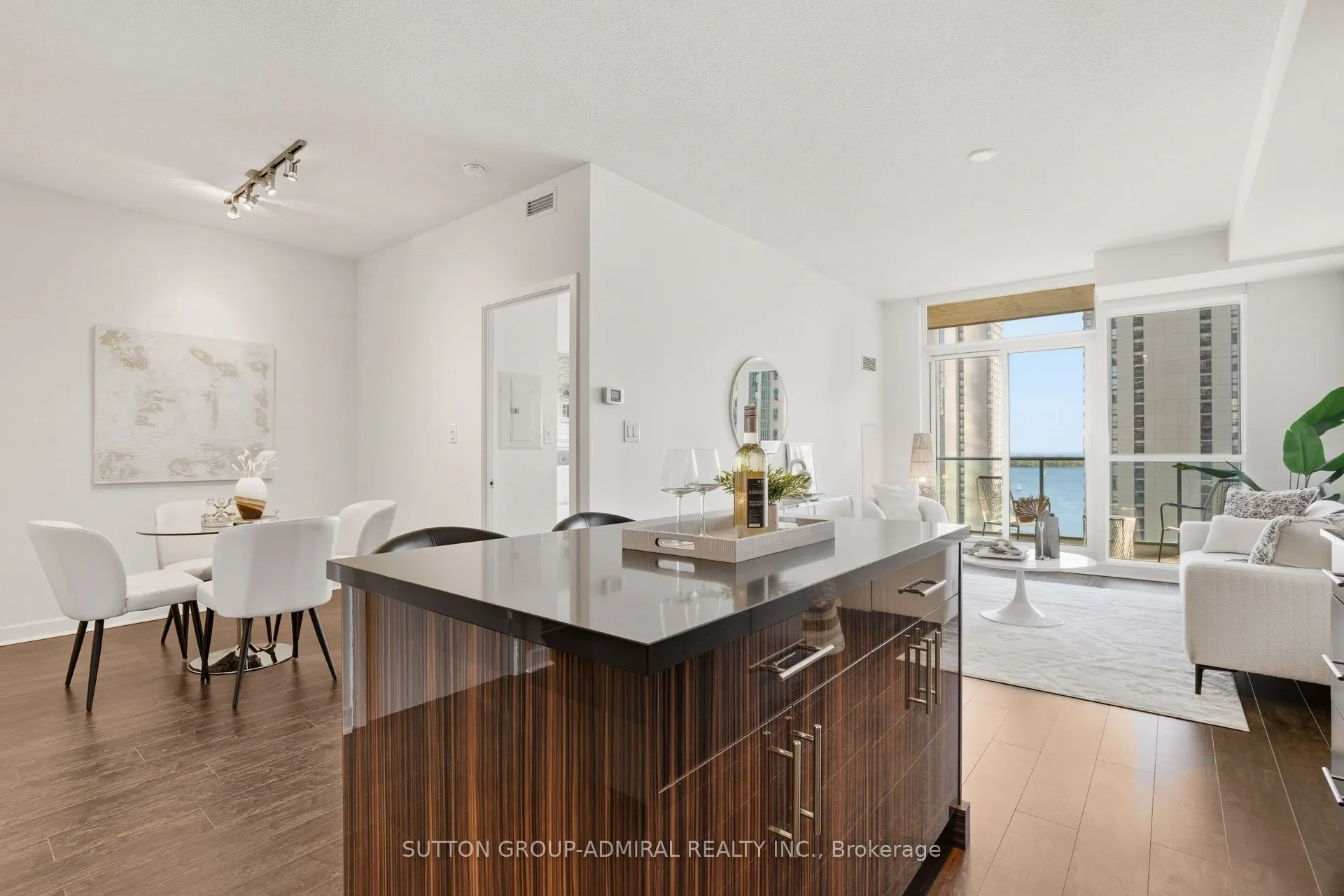 33 Bay Street, #1810