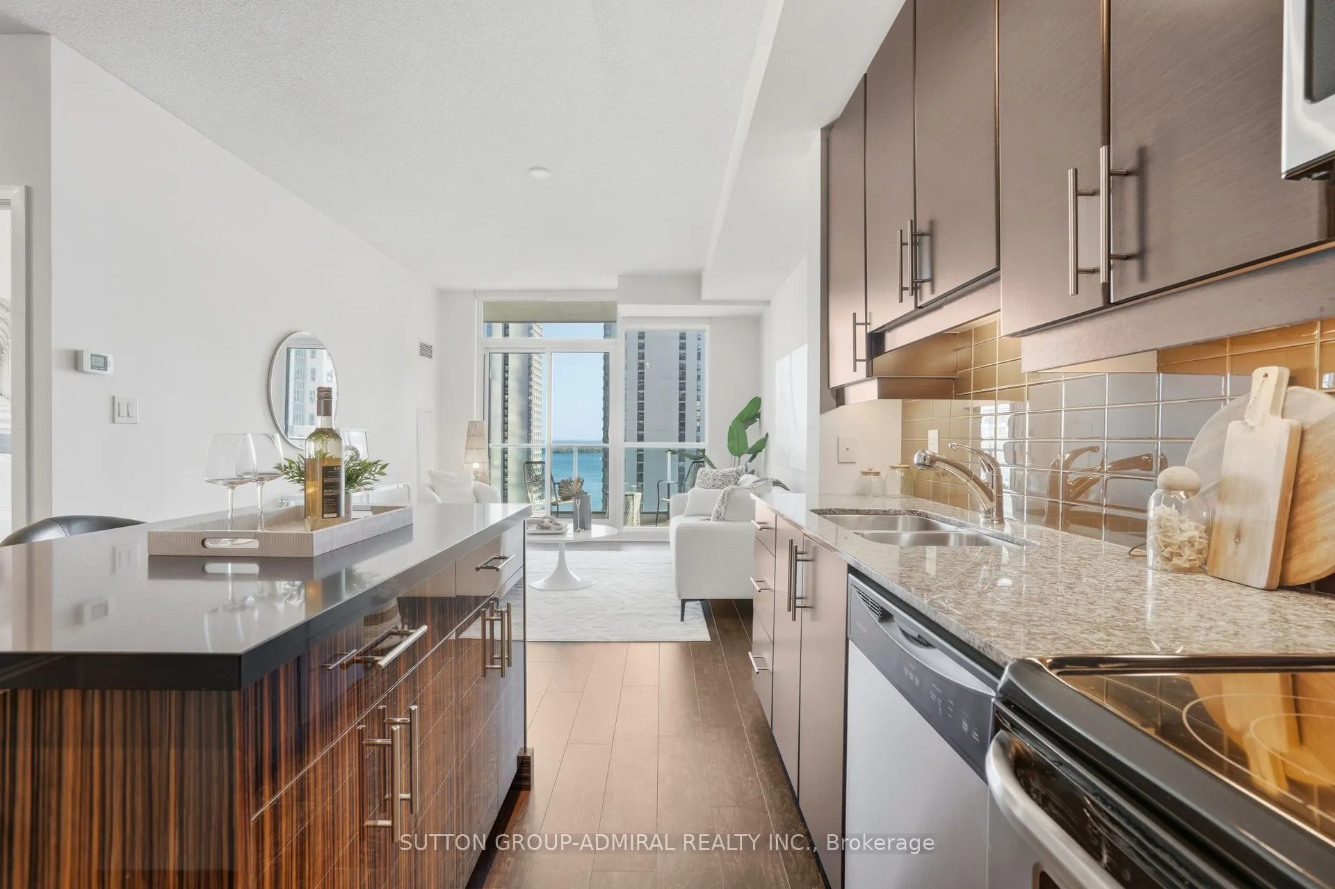 33 Bay Street, #1810