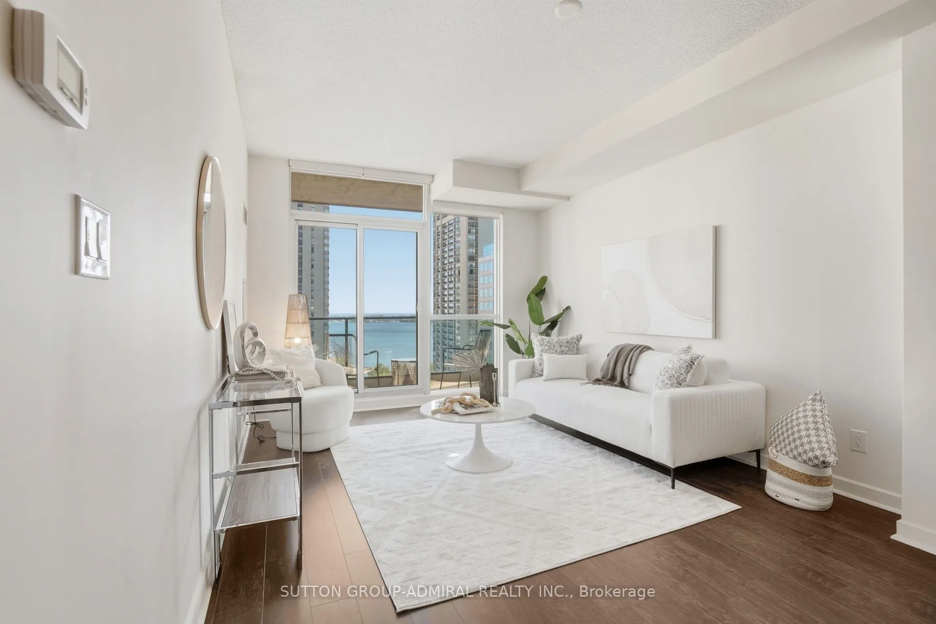 33 Bay Street, #1810