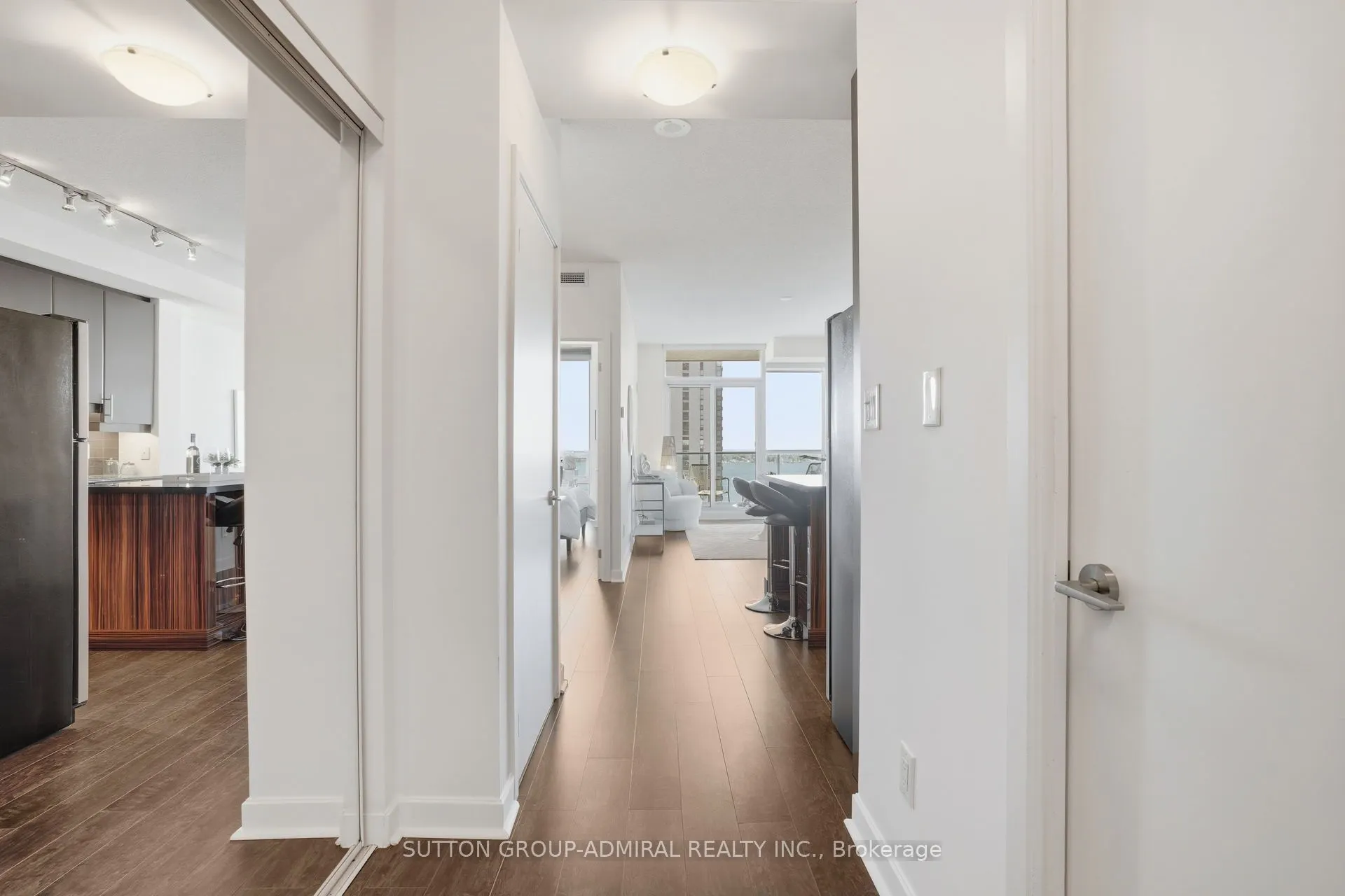 33 Bay Street, #1810