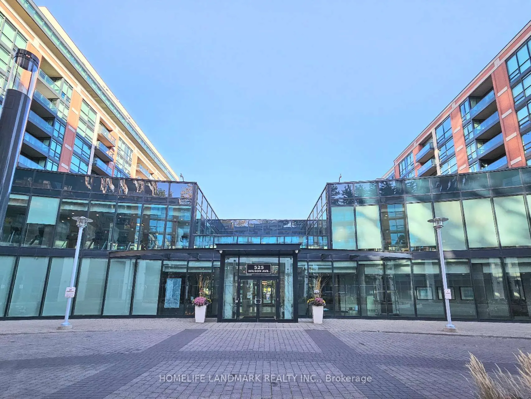 525 Wilson Avenue, #527