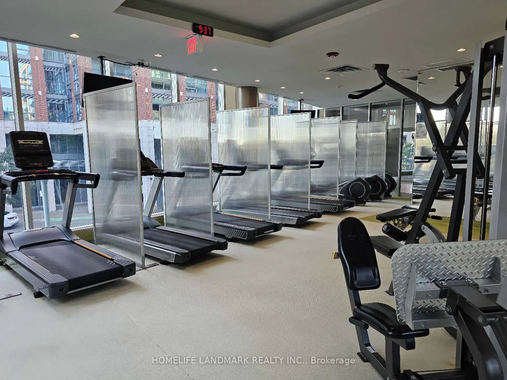 525 Wilson Avenue, #527
