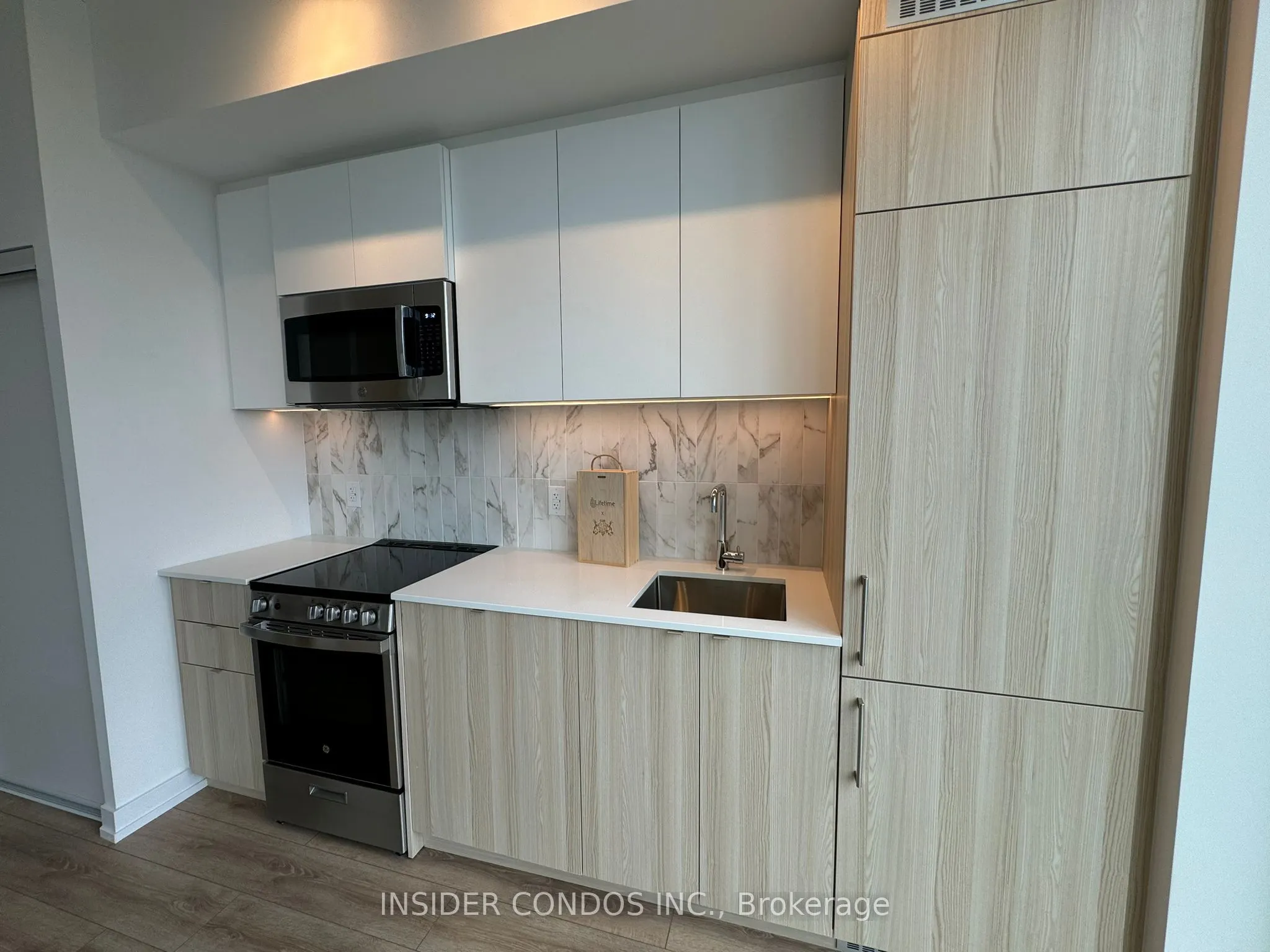 500 Dupont Street, #805