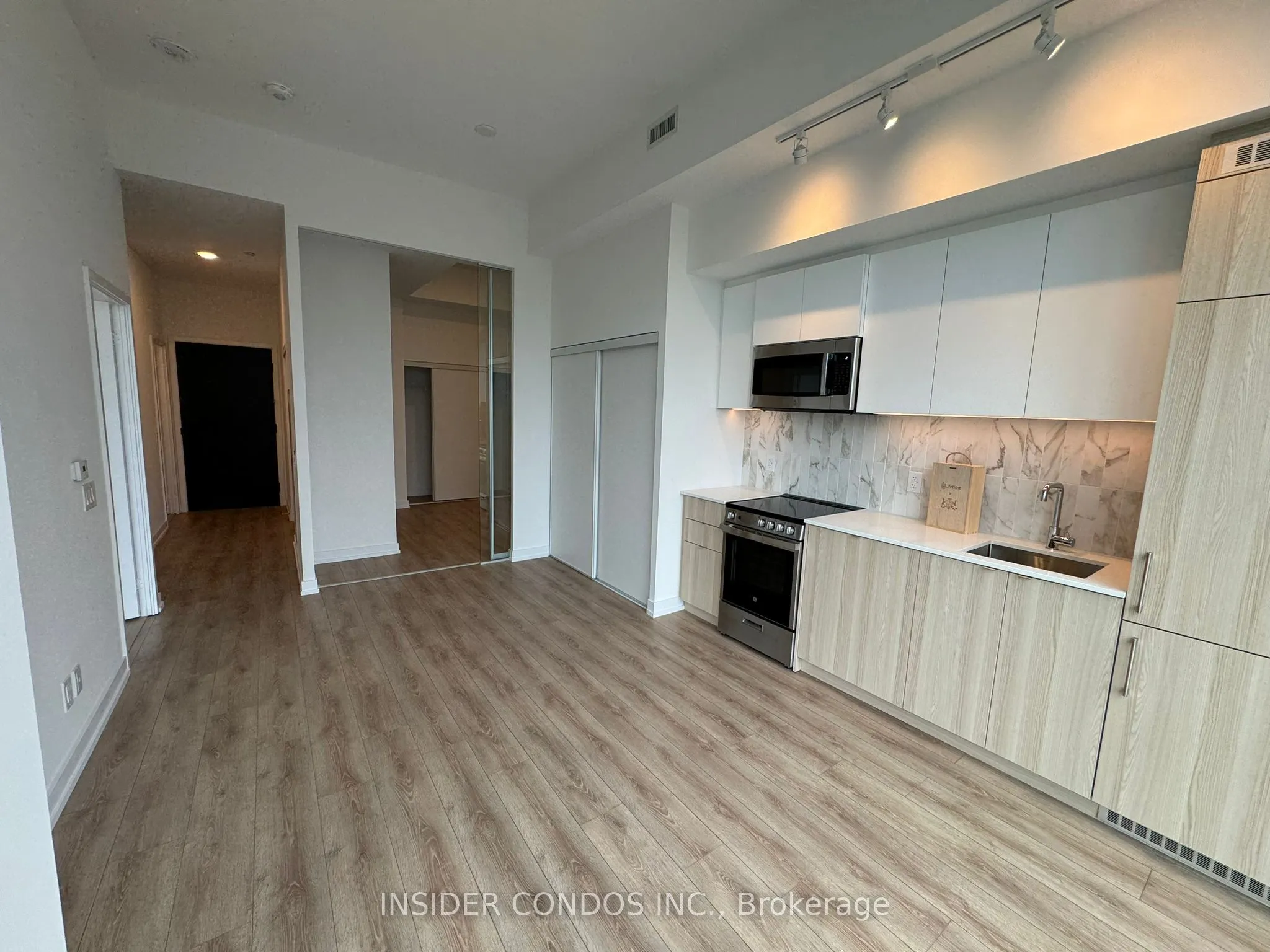 500 Dupont Street, #805