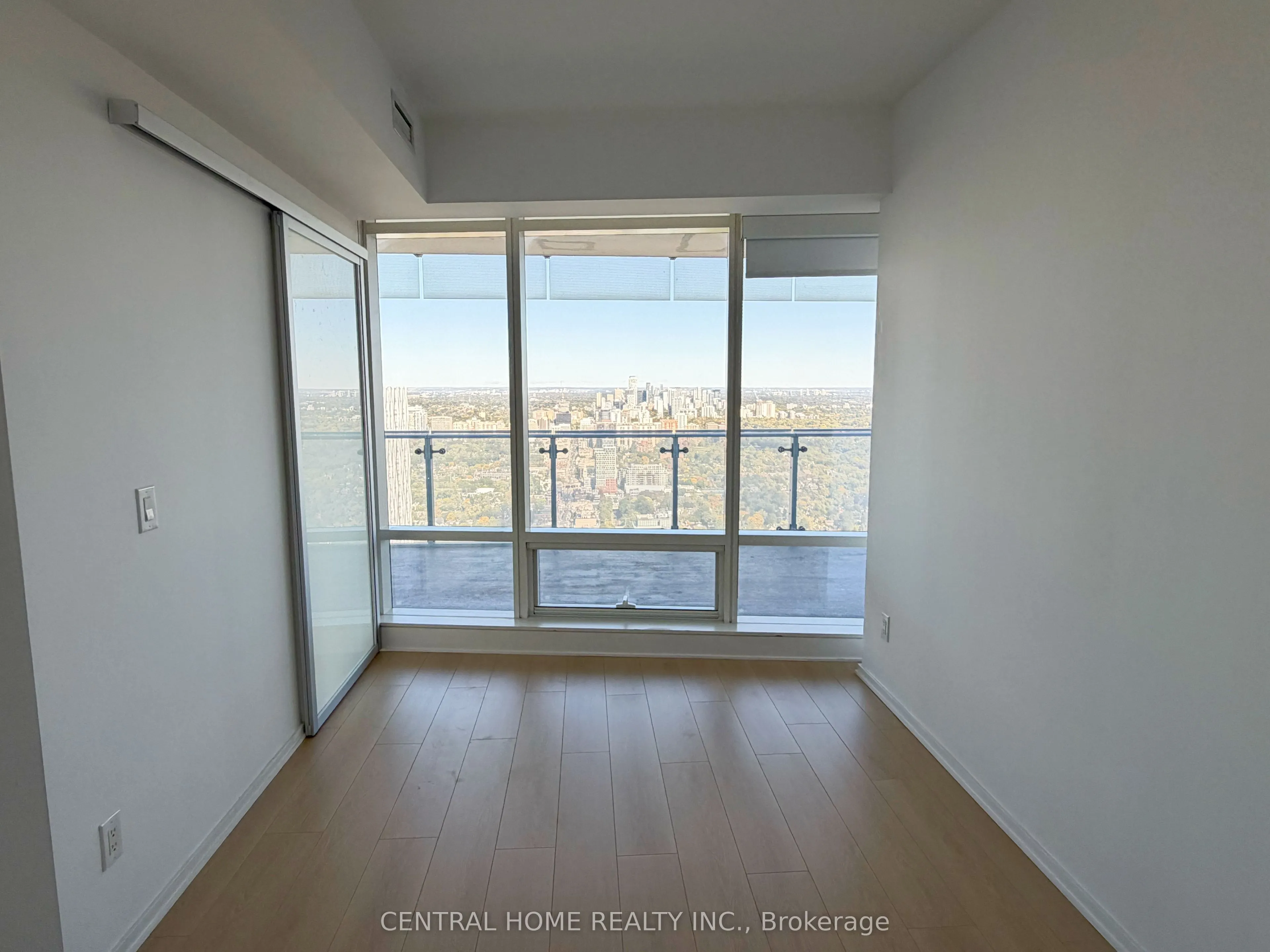 1 Bloor Street E, #5609
