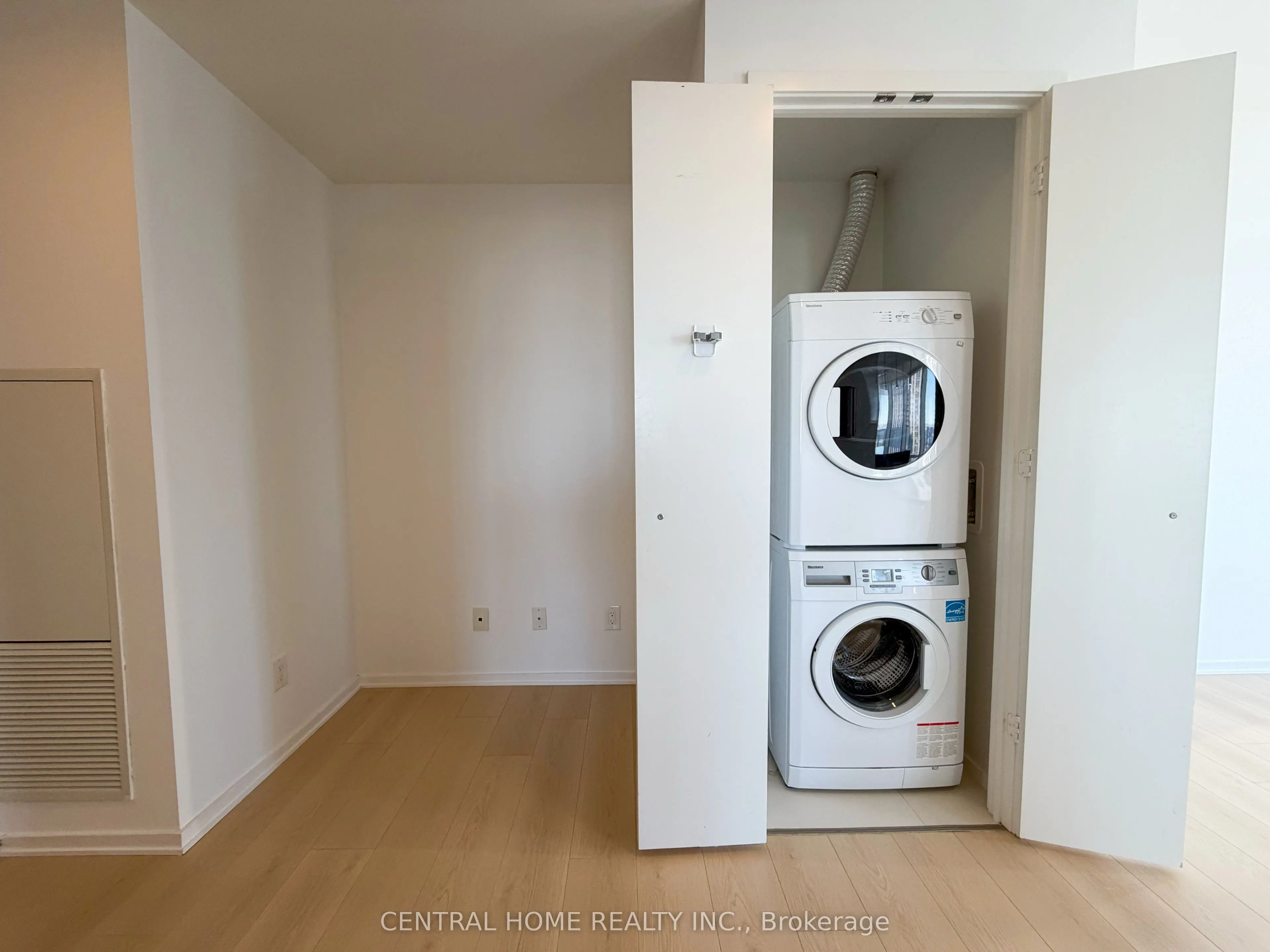 1 Bloor Street E, #5609