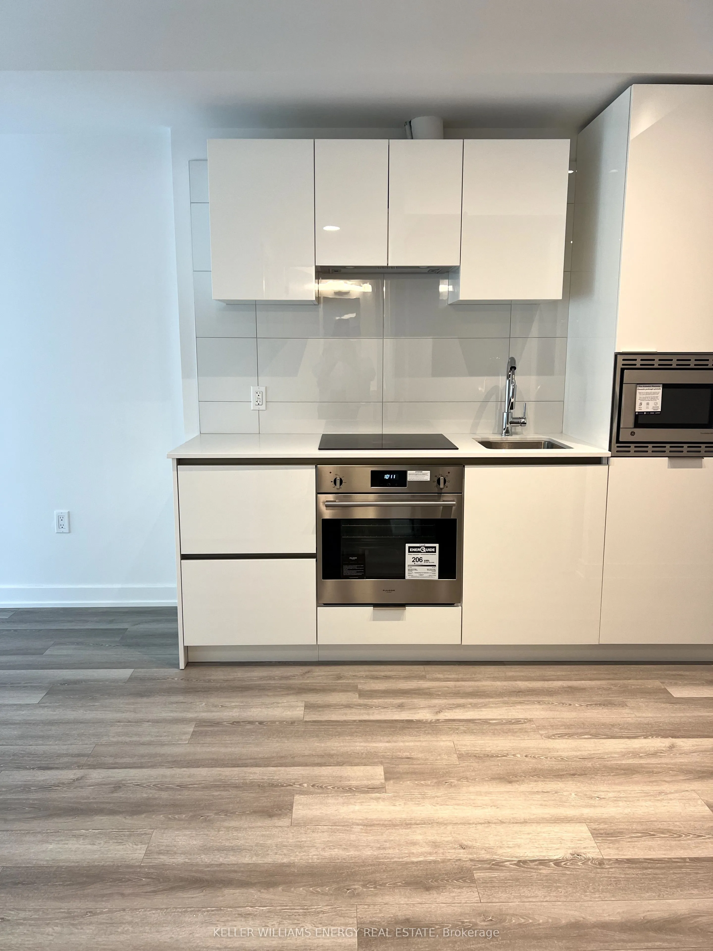230 Simcoe Street, #1128