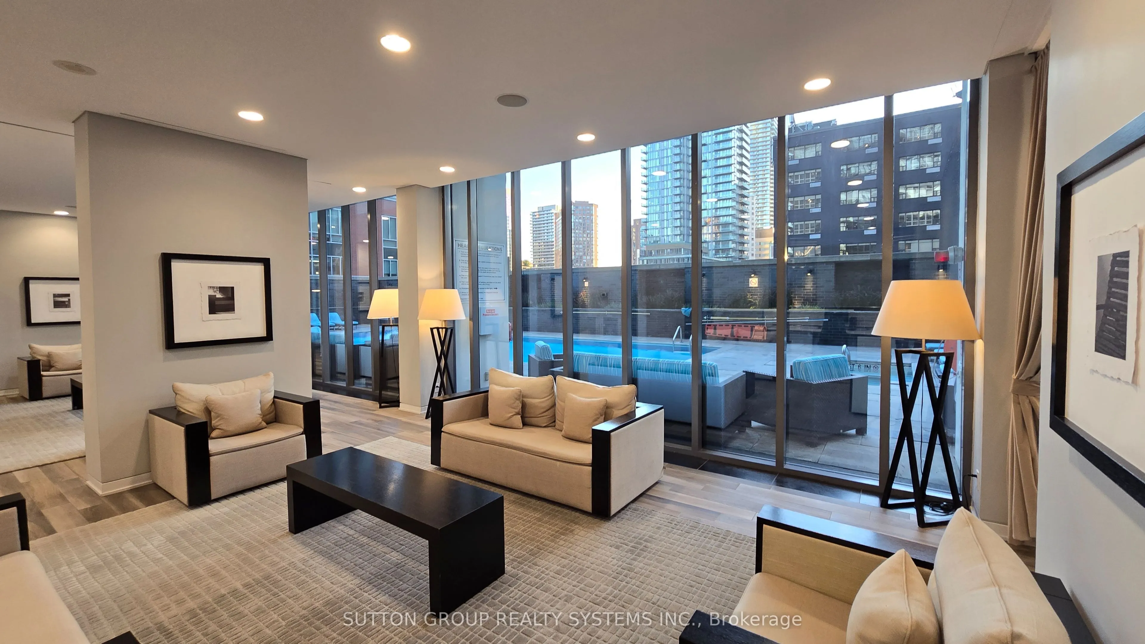 33 Charles Street E