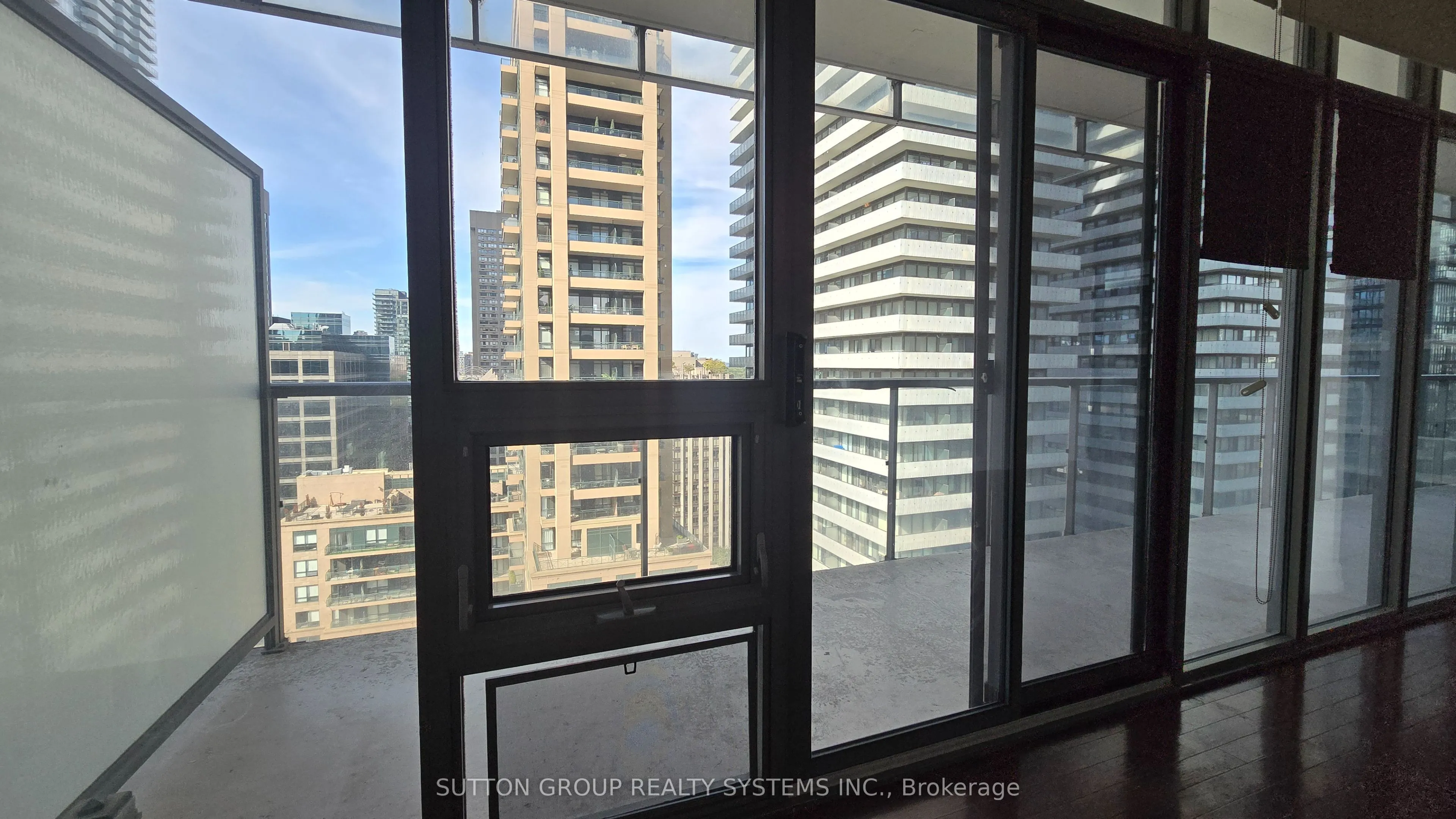 33 Charles Street E