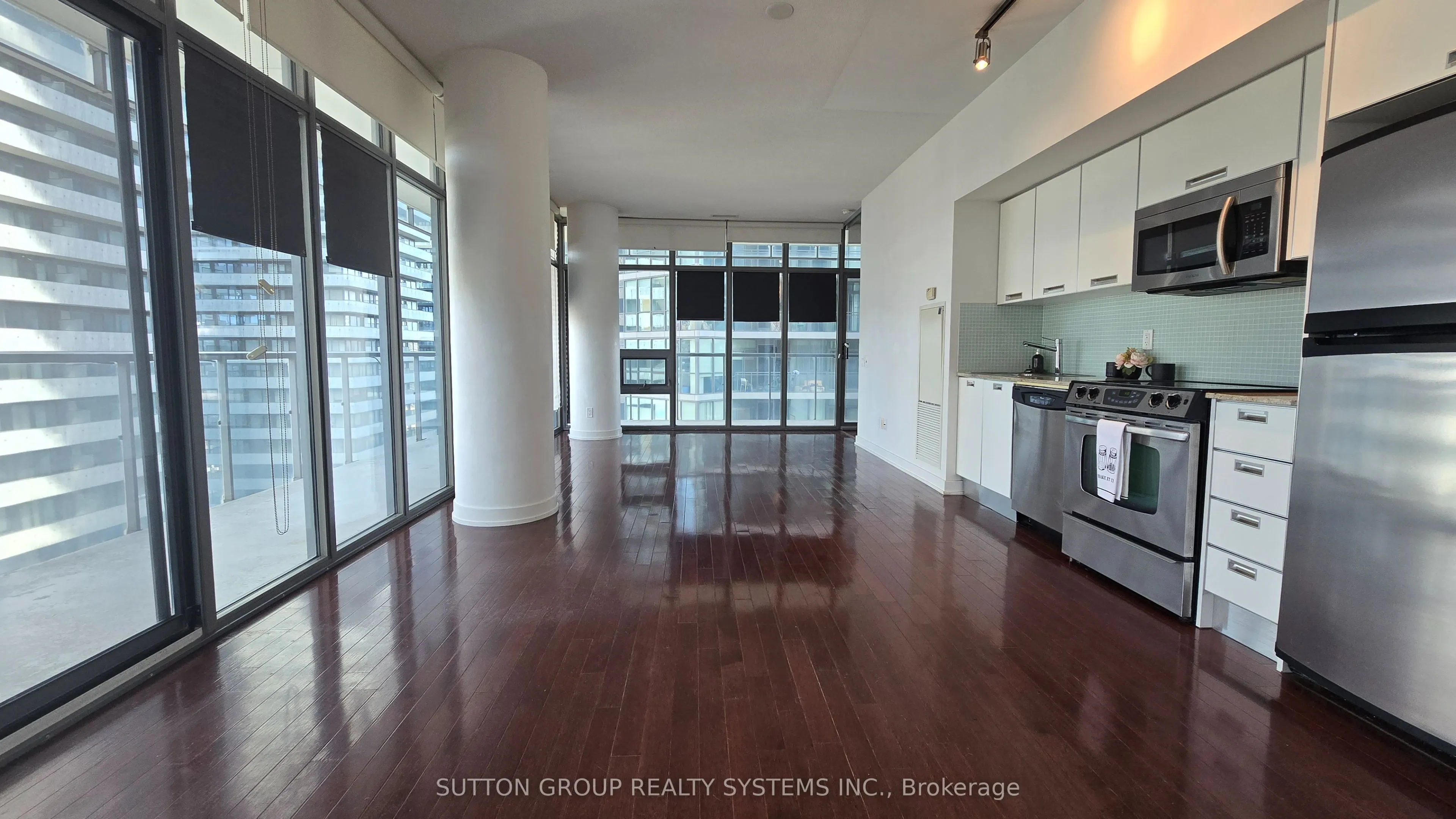 33 Charles Street E