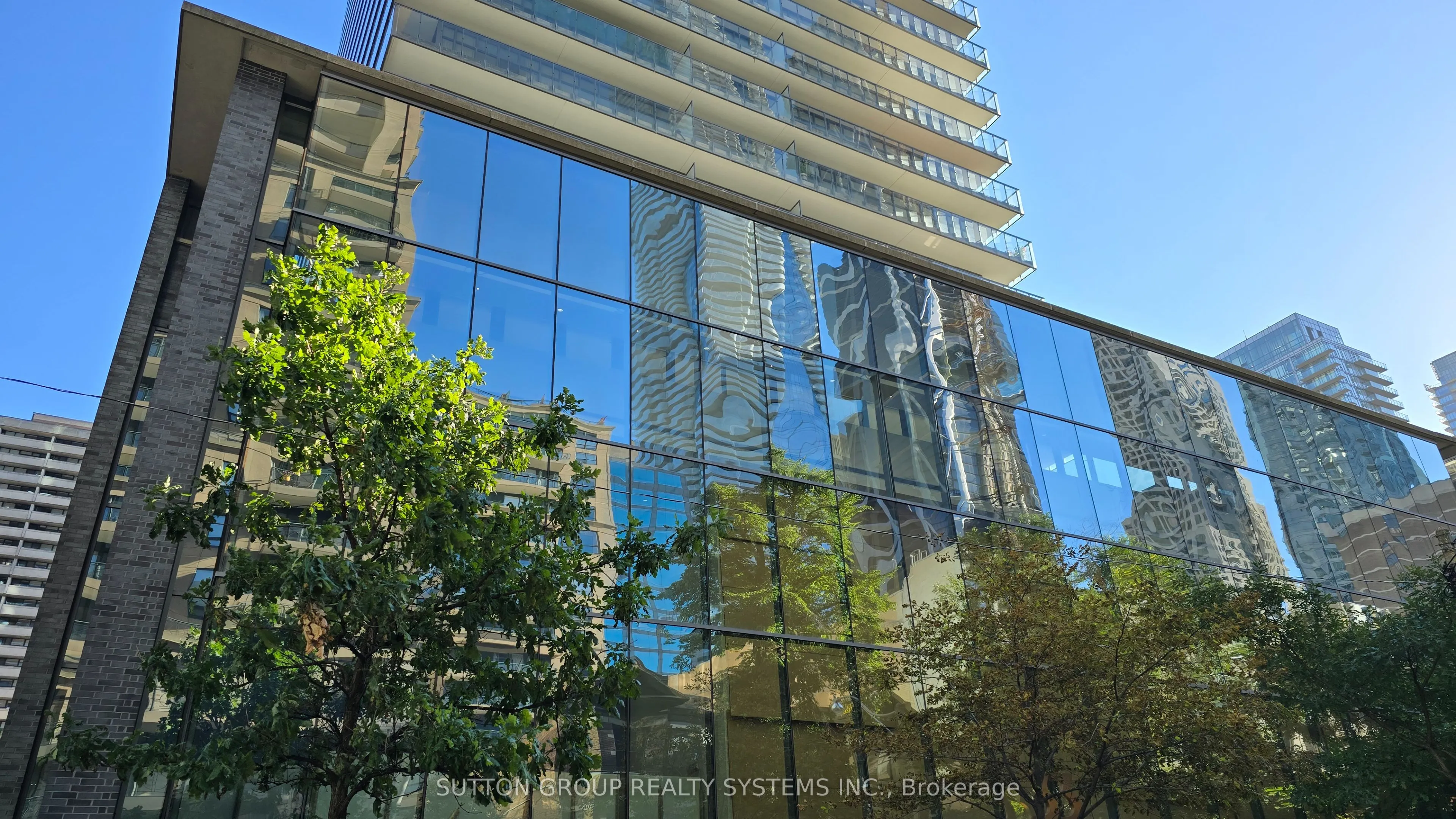 33 Charles Street E
