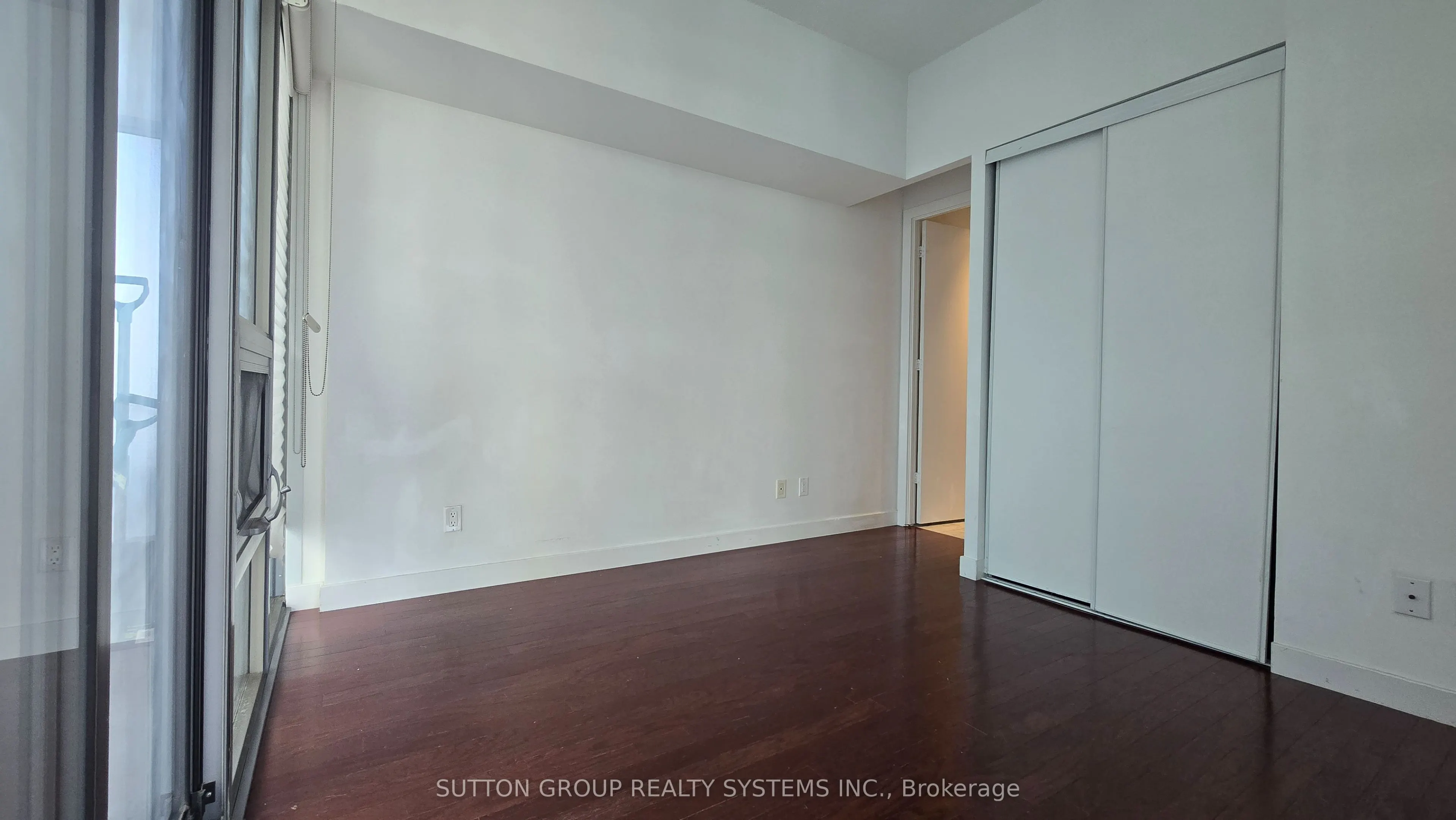 33 Charles Street E
