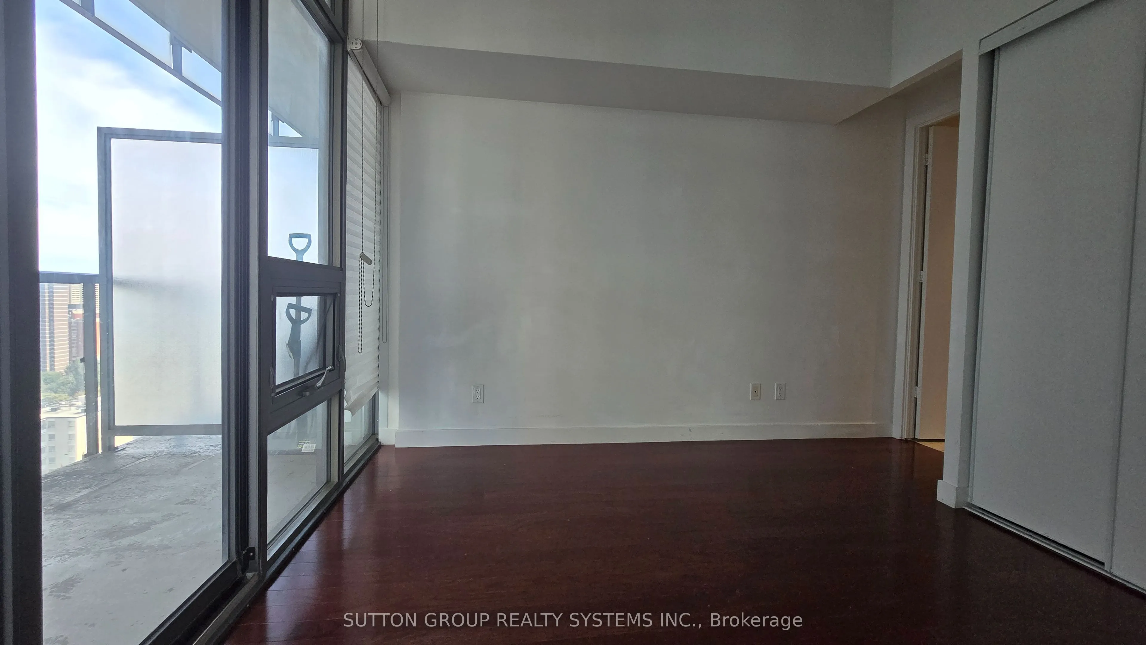 33 Charles Street E