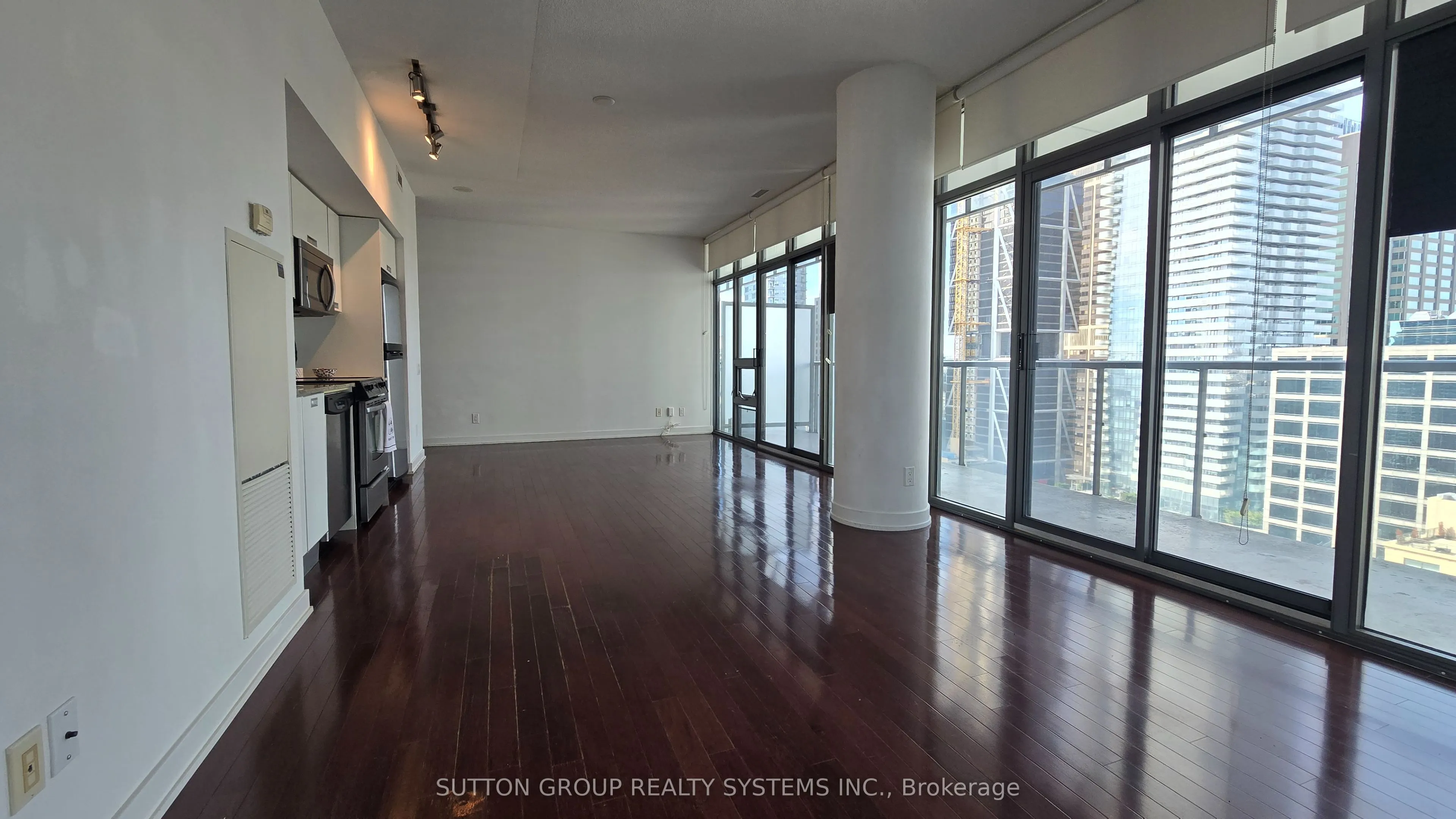 33 Charles Street E