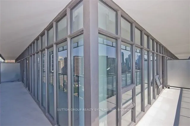 33 Charles Street E