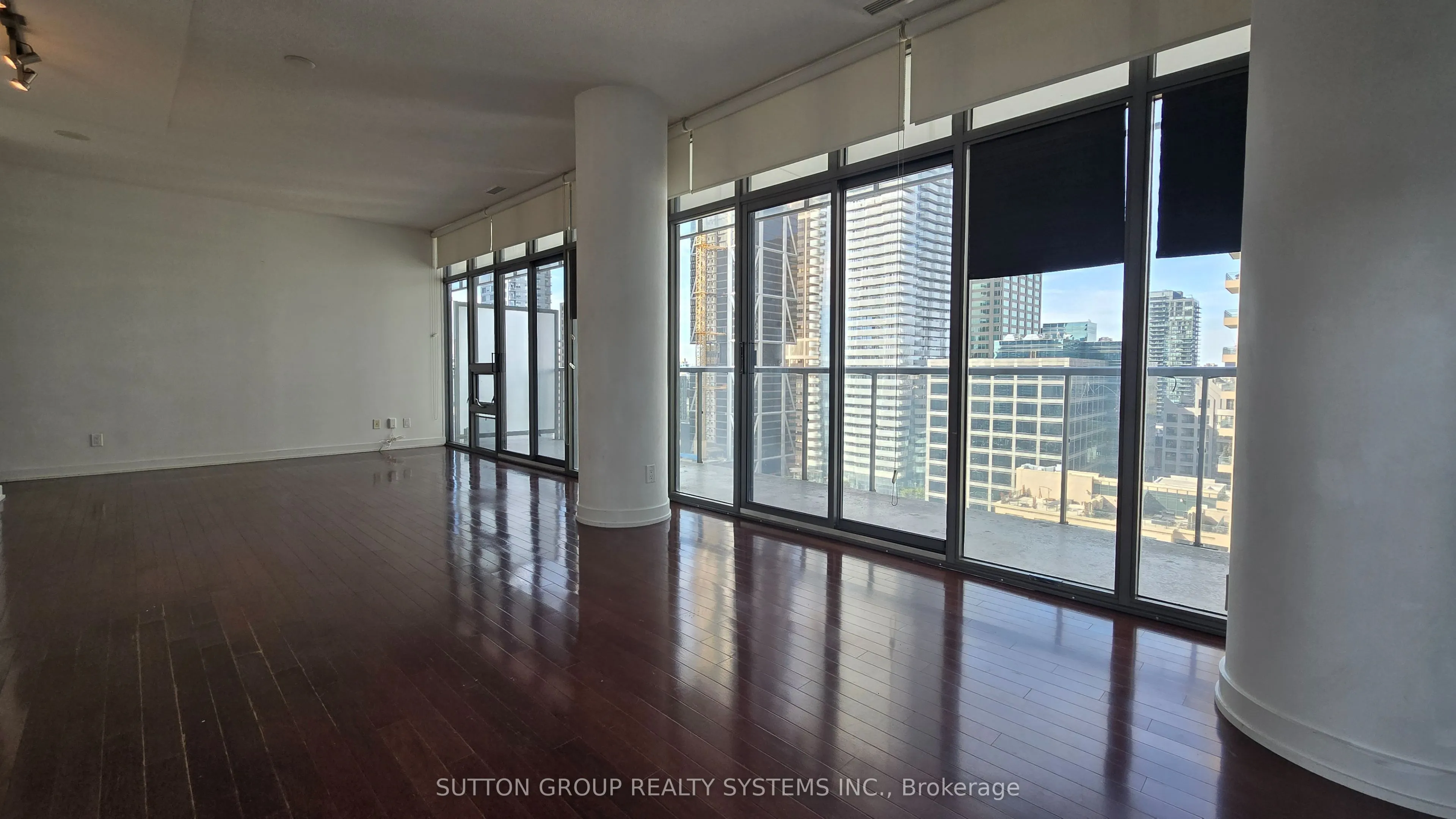 33 Charles Street E