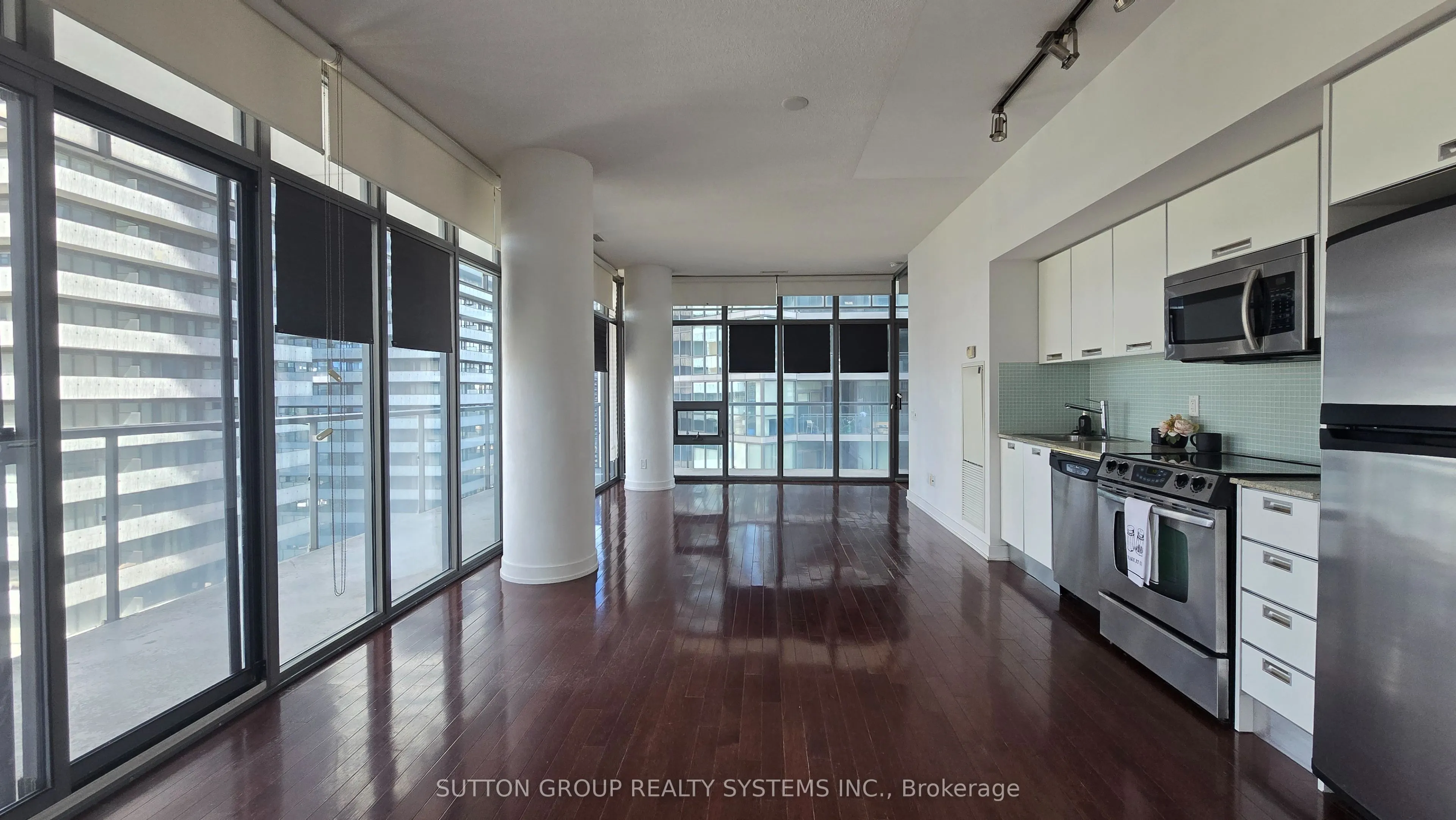 33 Charles Street E