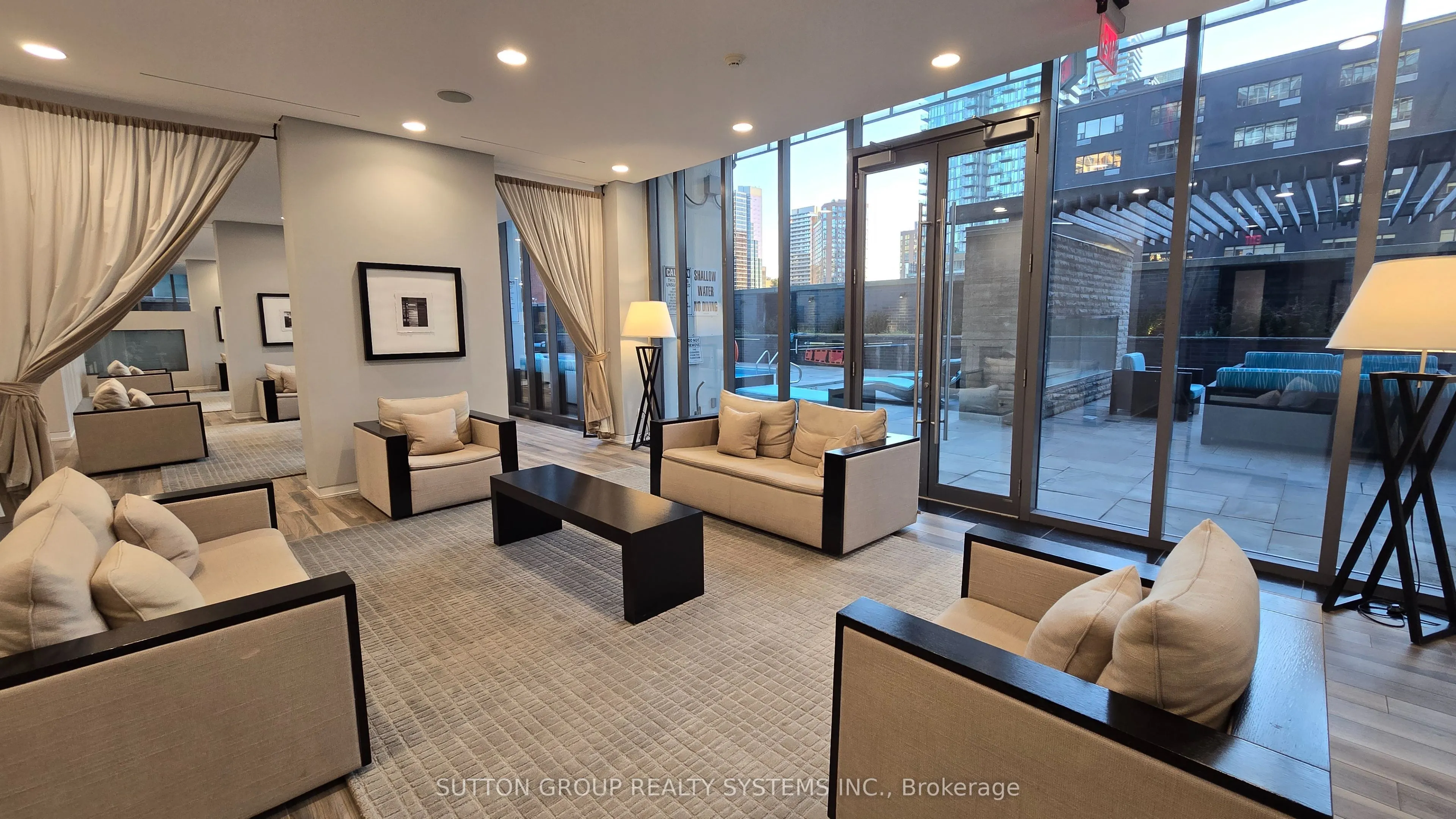 33 Charles Street E