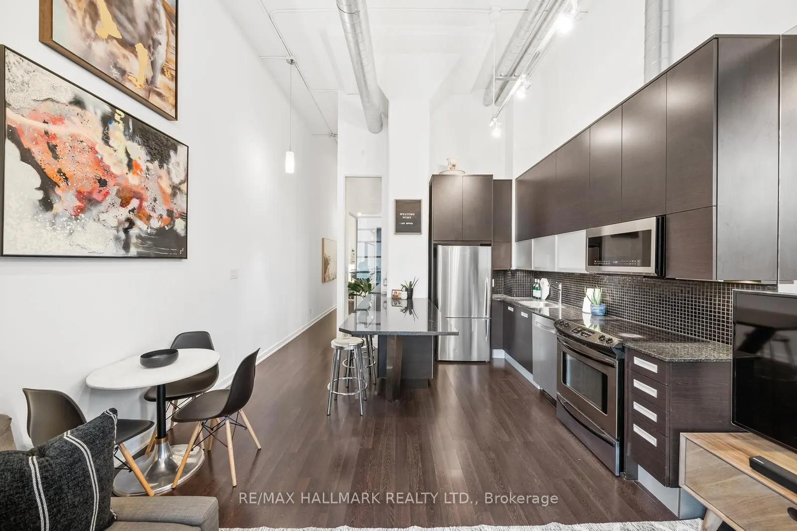 380 Macpherson Avenue, #211