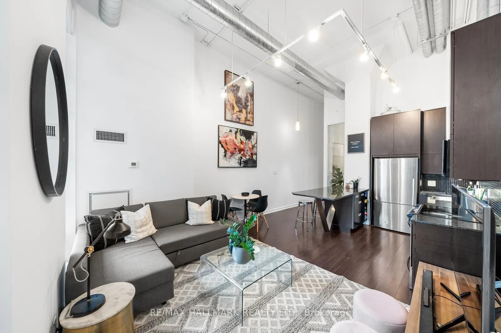 380 Macpherson Avenue, #211