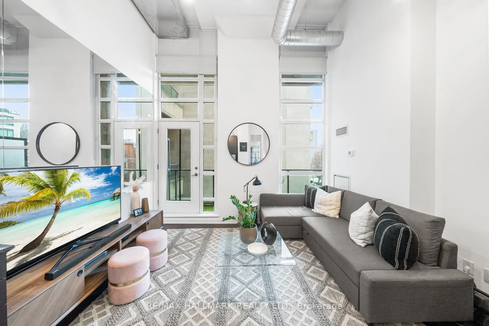 380 Macpherson Avenue, #211