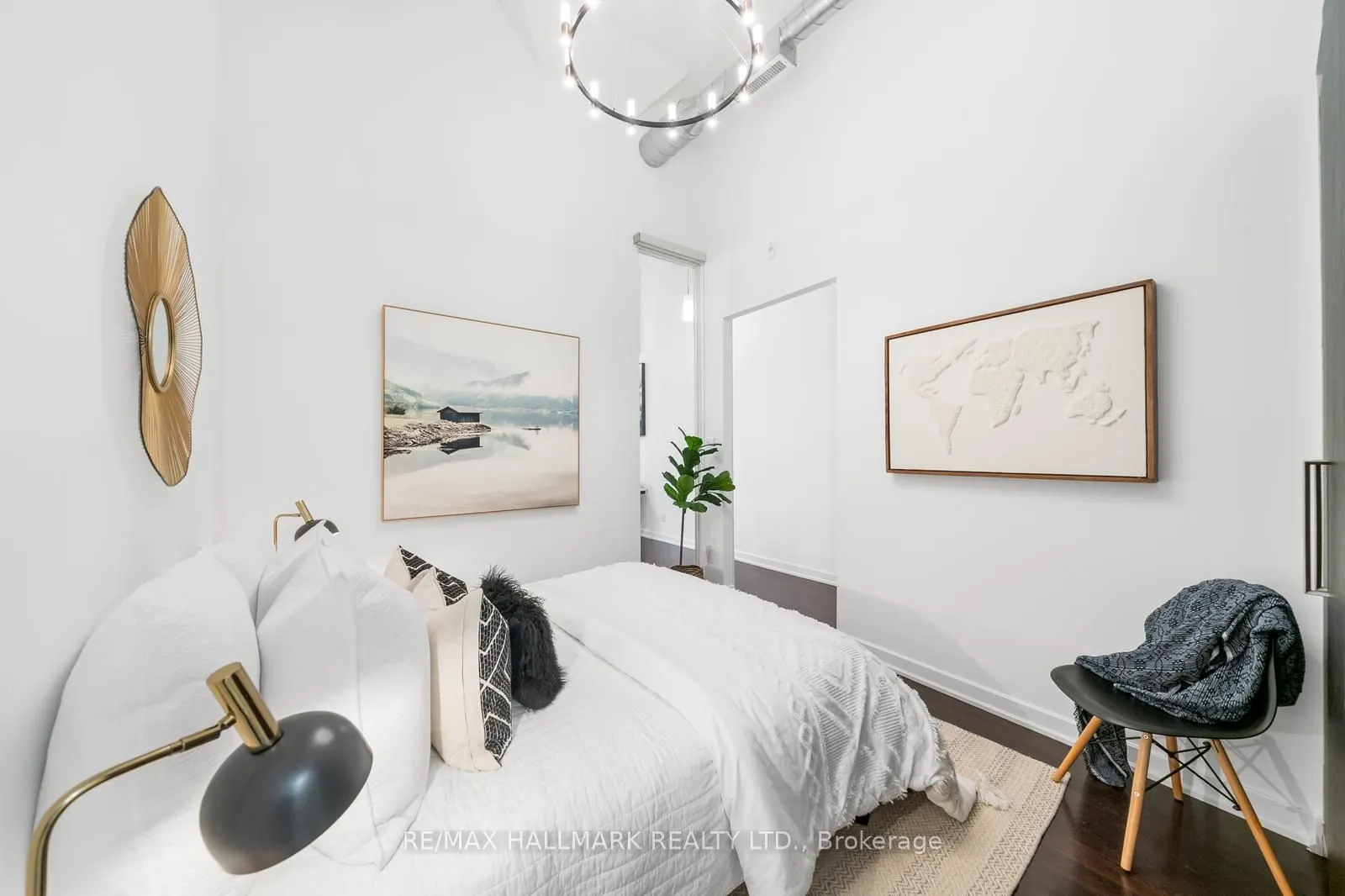380 Macpherson Avenue, #211