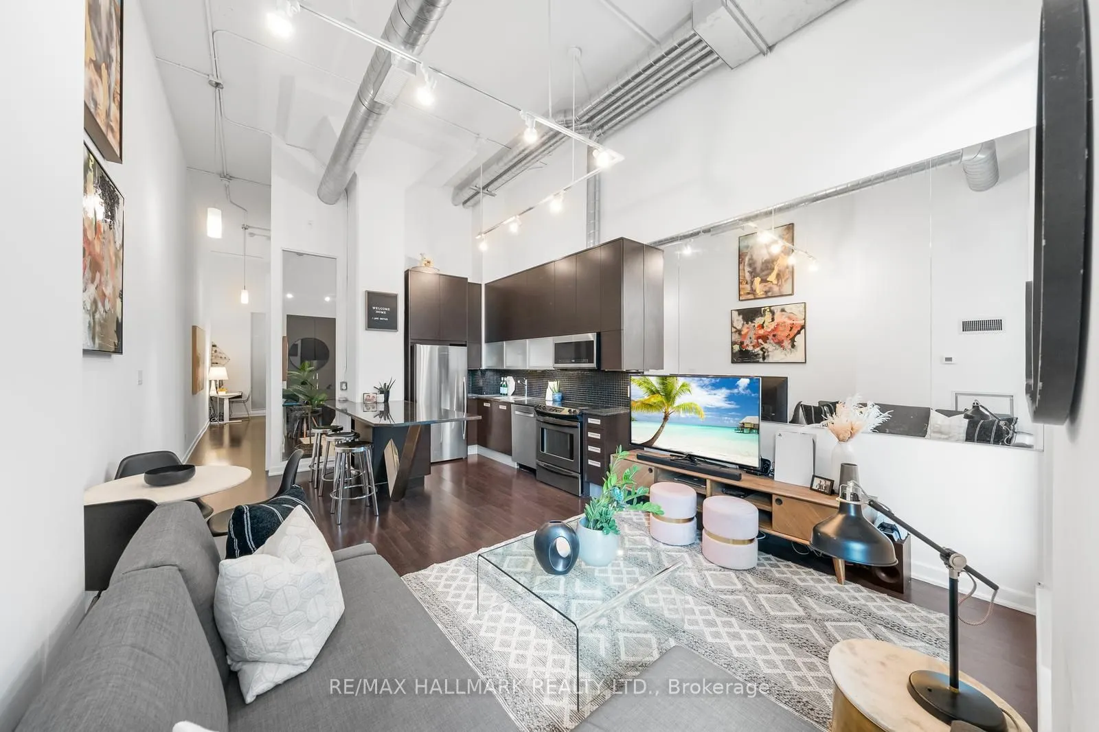 380 Macpherson Avenue, #211