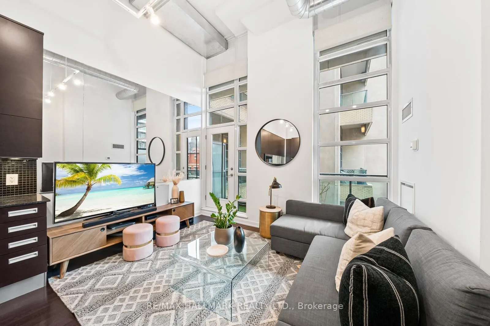 380 Macpherson Avenue, #211