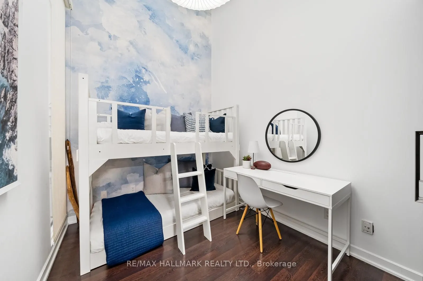 380 Macpherson Avenue, #211