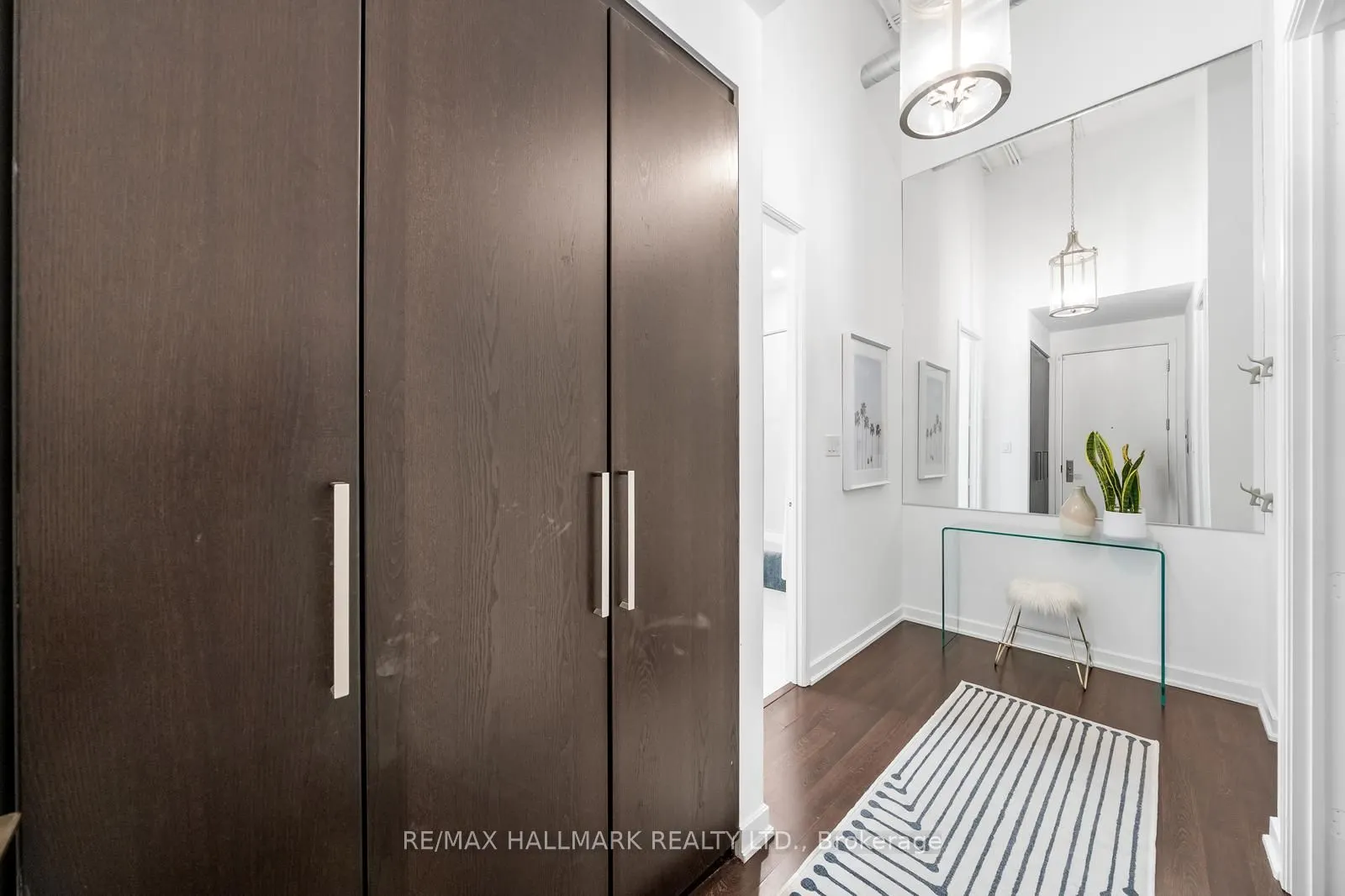 380 Macpherson Avenue, #211