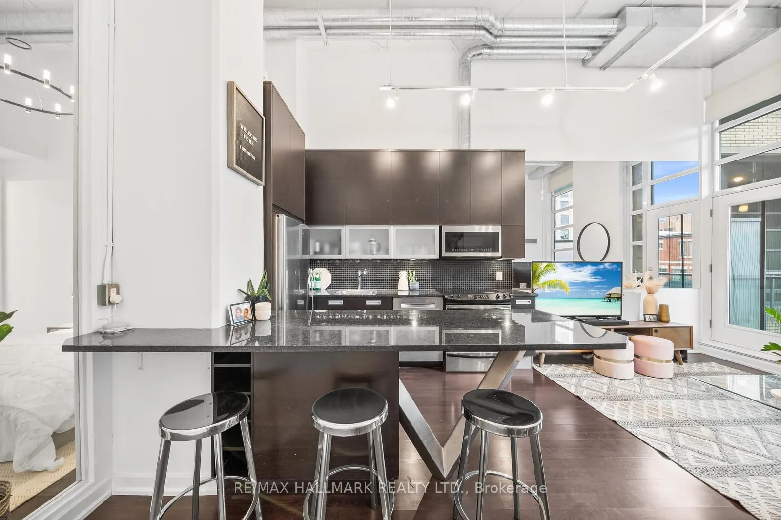 380 Macpherson Avenue, #211