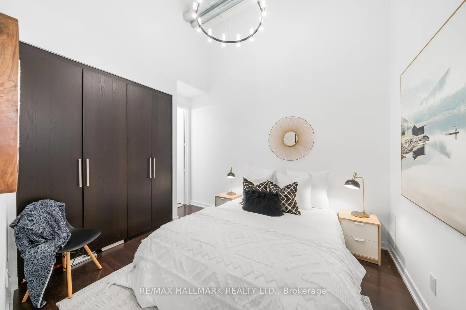 380 Macpherson Avenue, #211