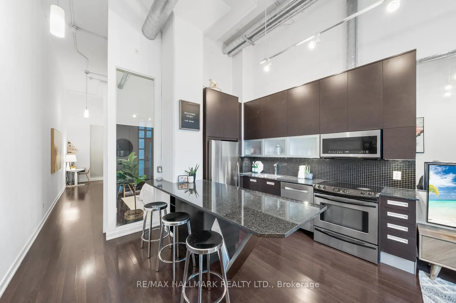 380 Macpherson Avenue, #211