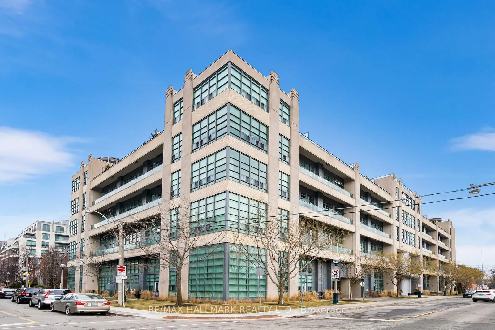 380 Macpherson Avenue, #211