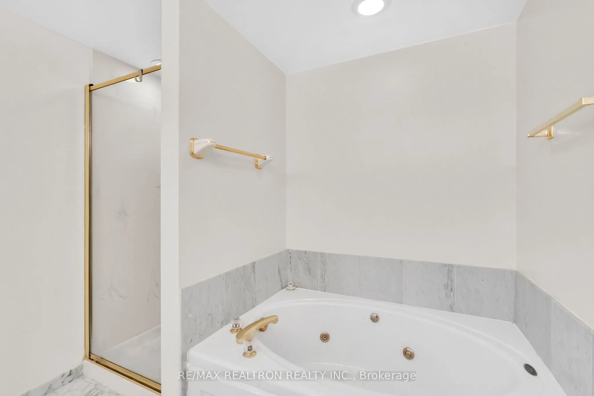 18 Hollywood Avenue, #1108