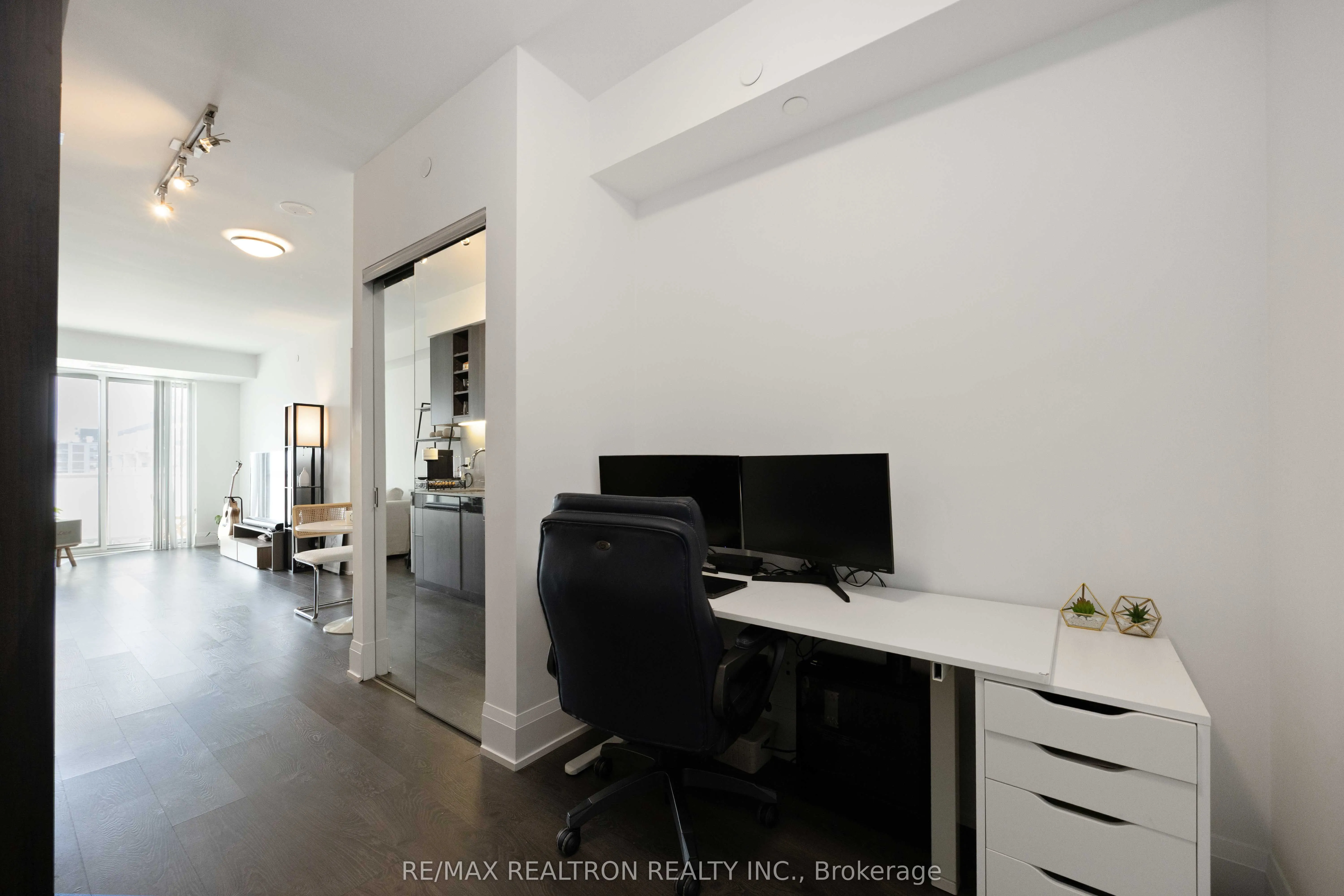101 Erskine Avenue, #1312