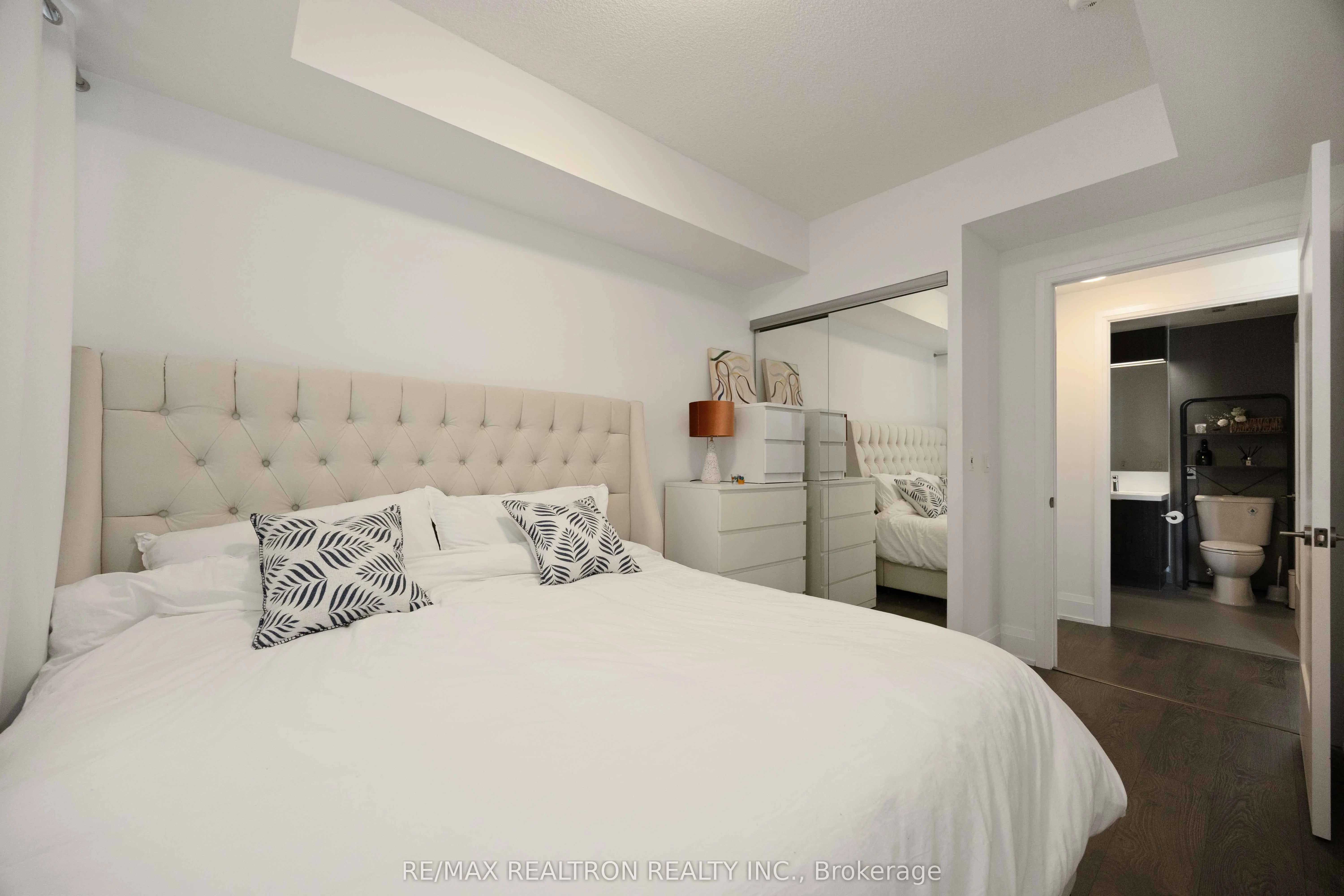 101 Erskine Avenue, #1312