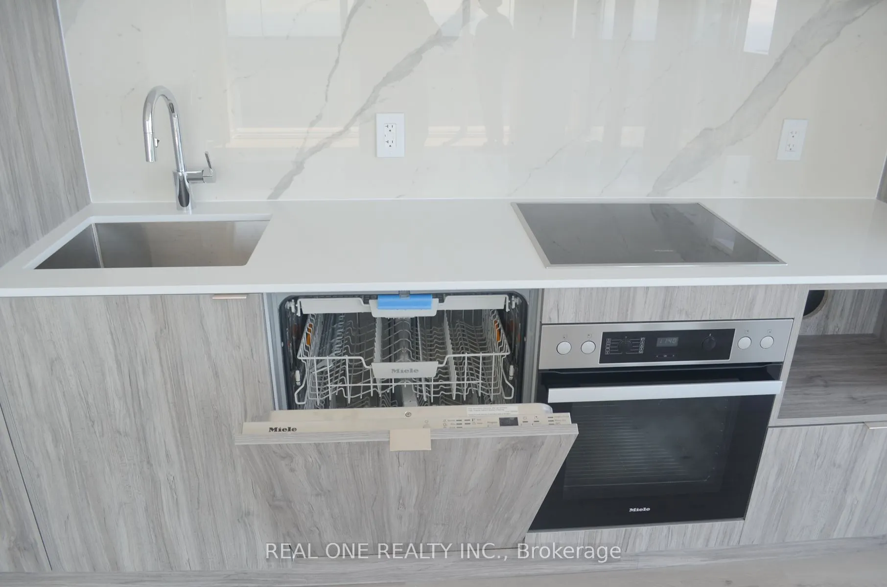 138 Downes Street, #6906