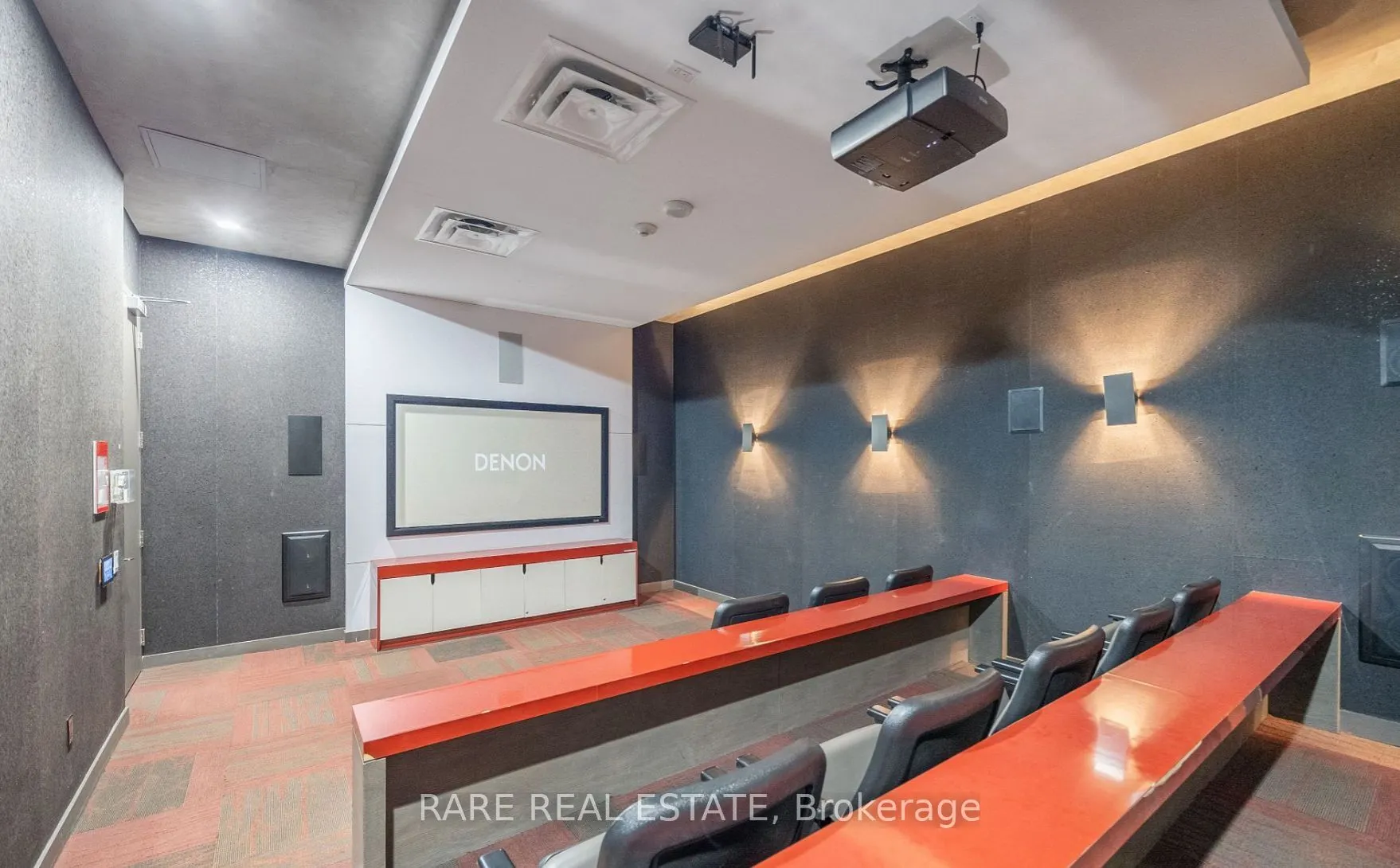 560 Front Street W, #925