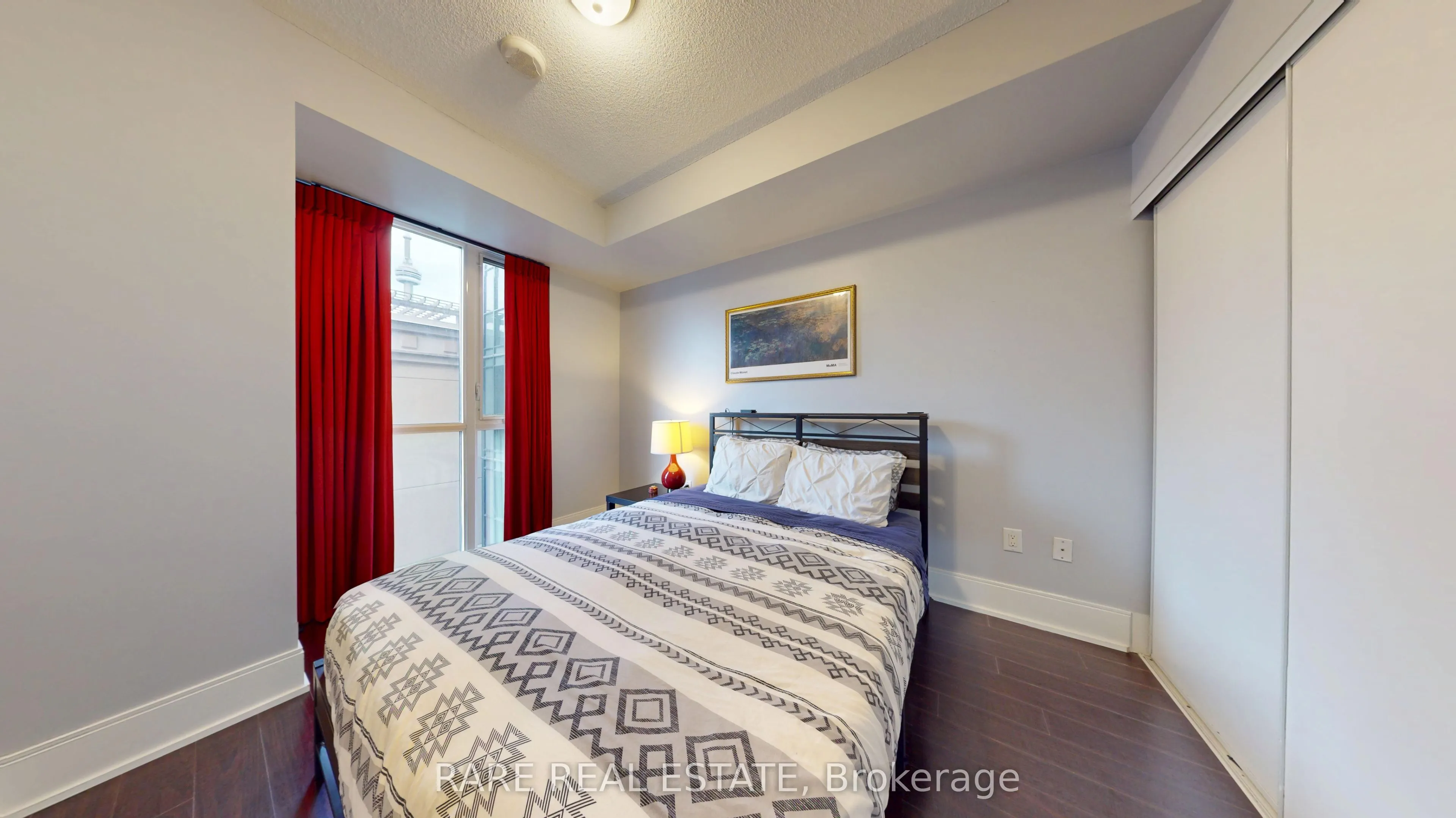 560 Front Street W, #925
