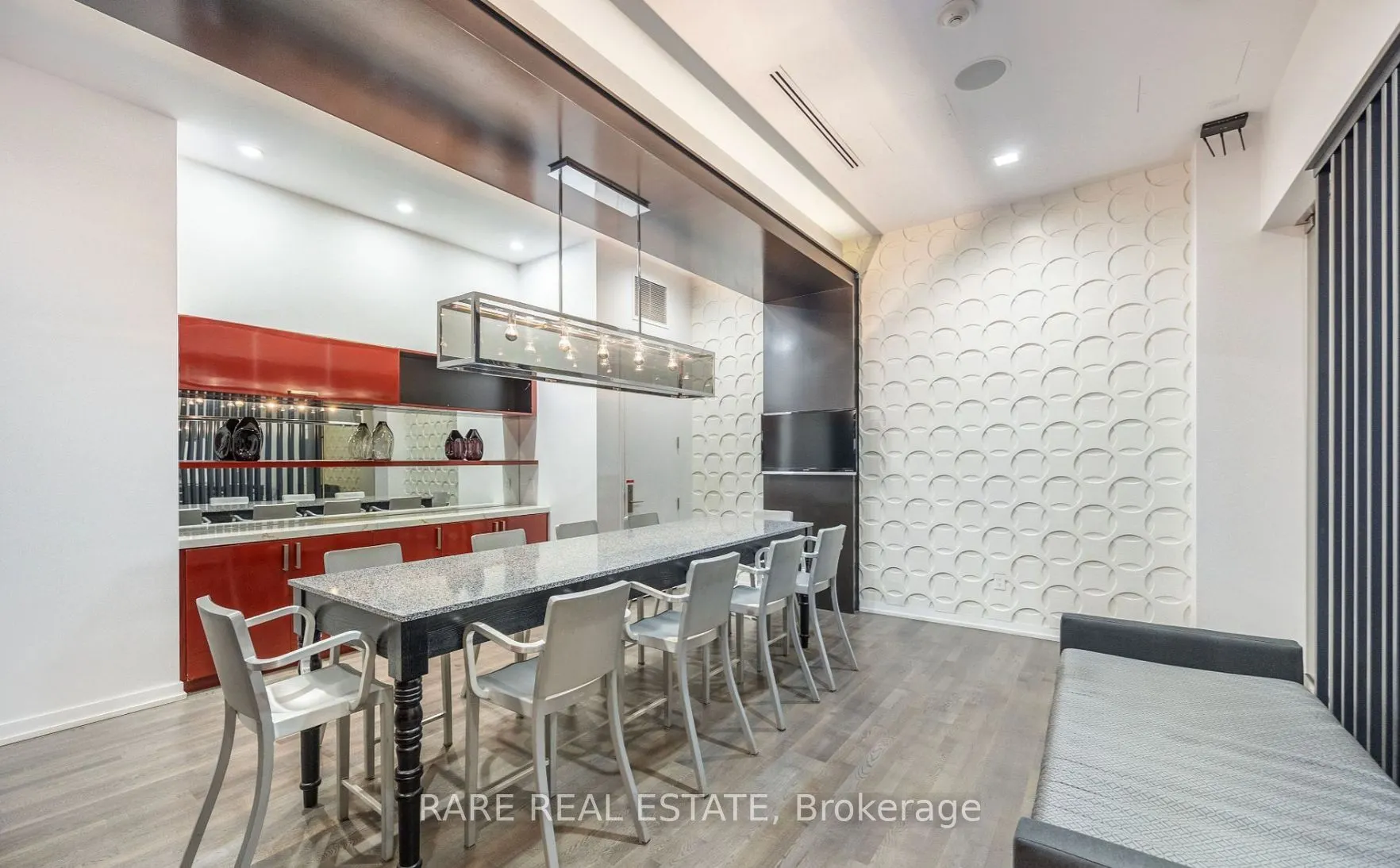 560 Front Street W, #925