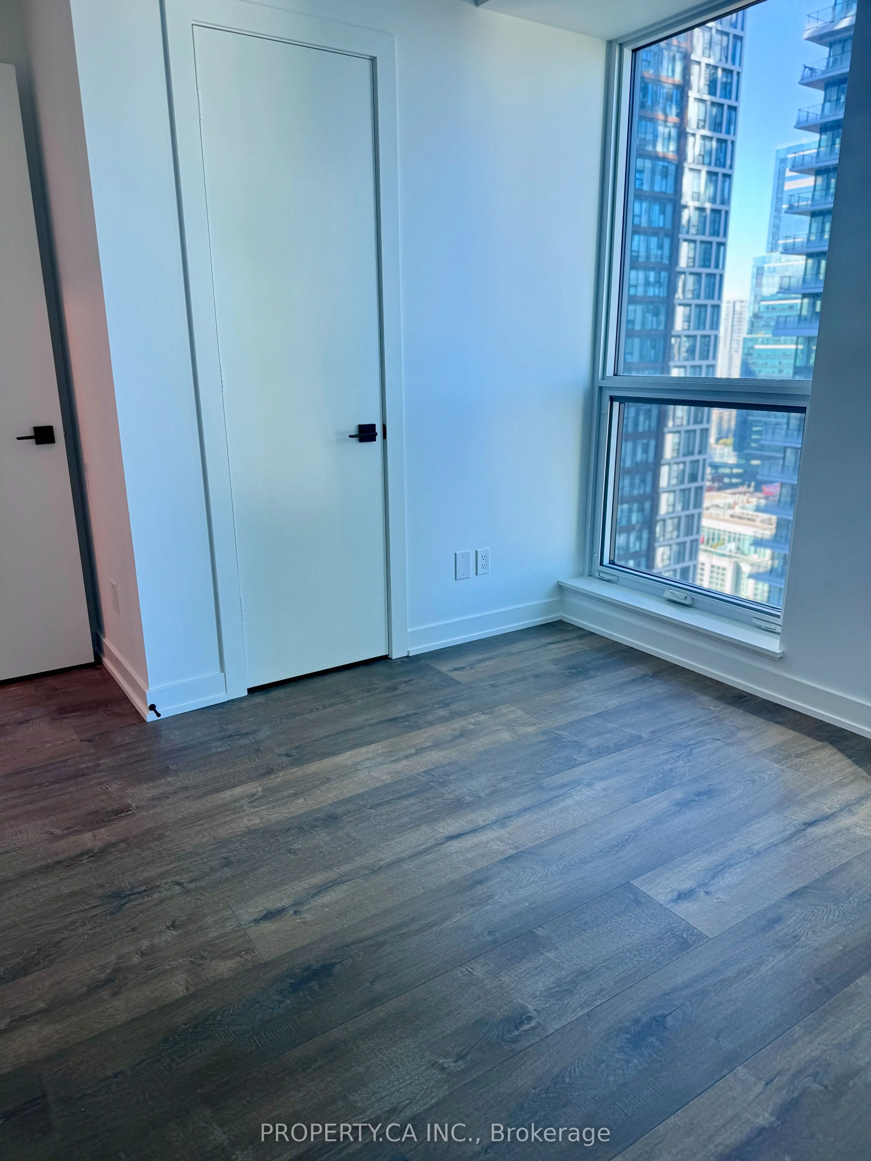 327 King Street W, #2704