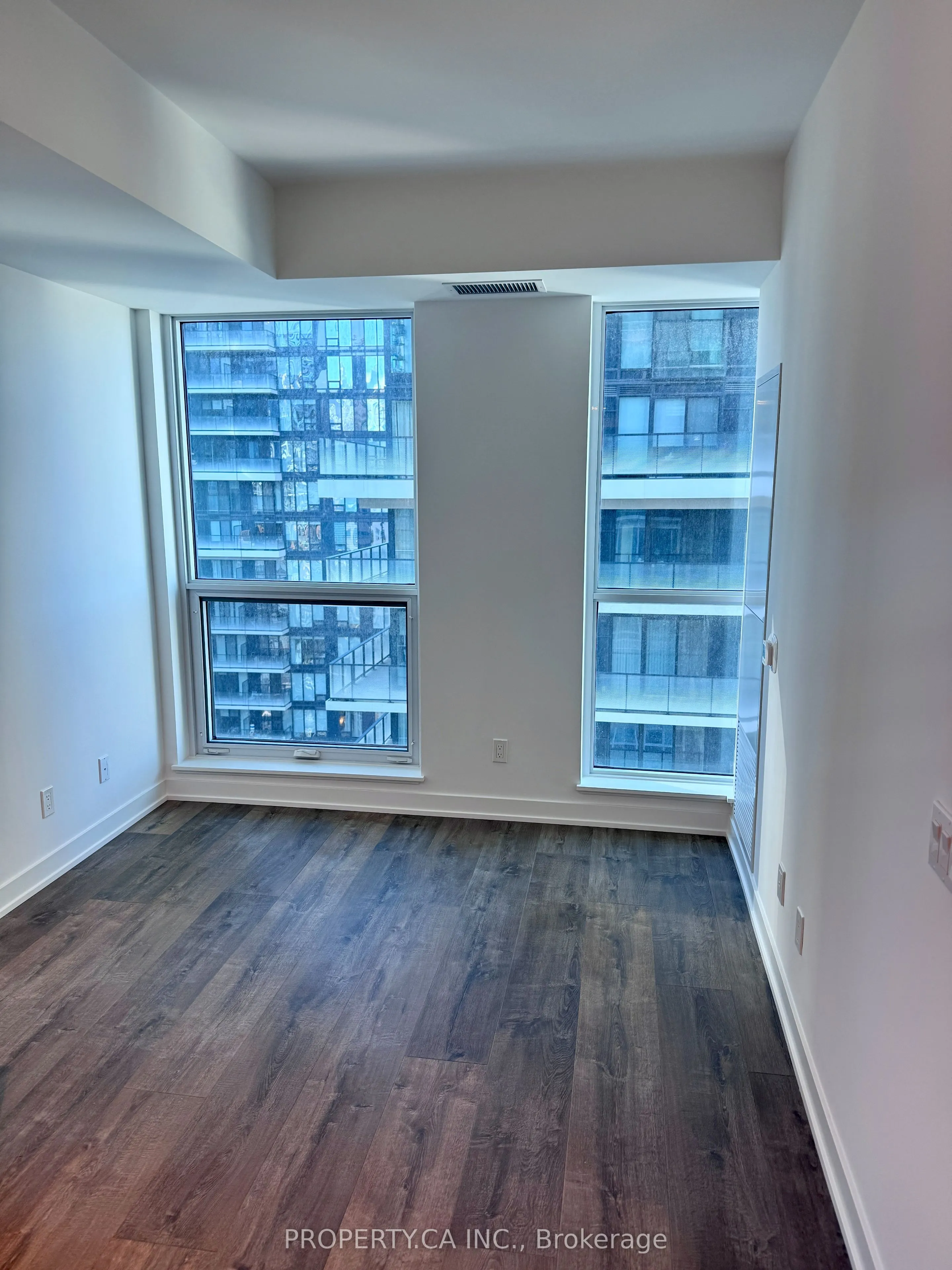 327 King Street W, #2704