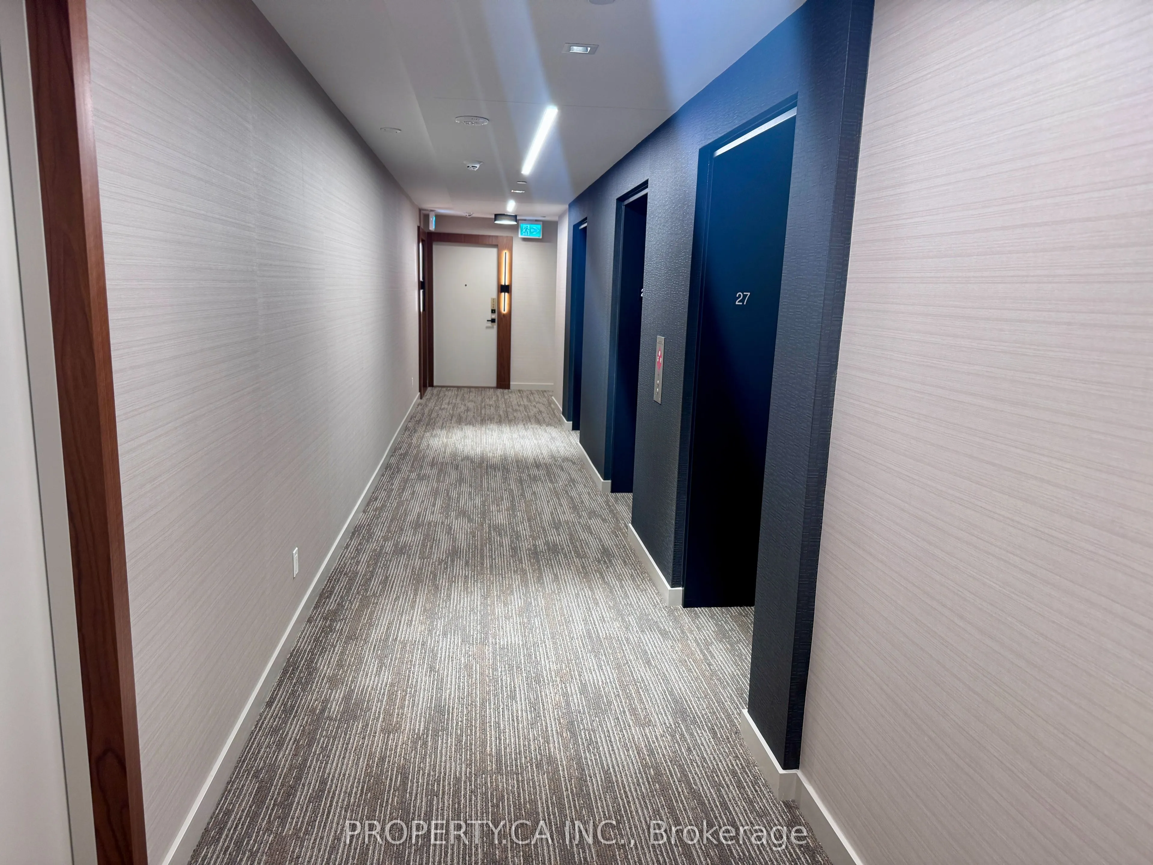 327 King Street W, #2704