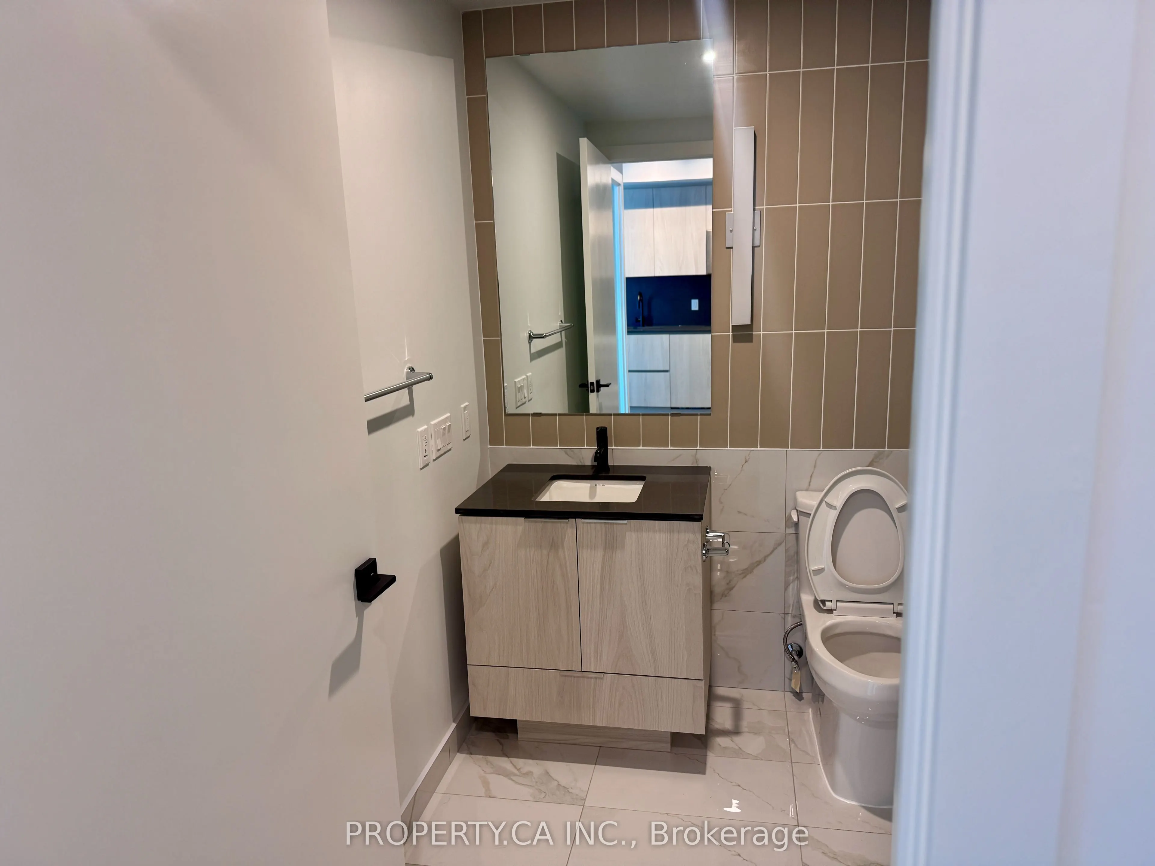 327 King Street W, #2704